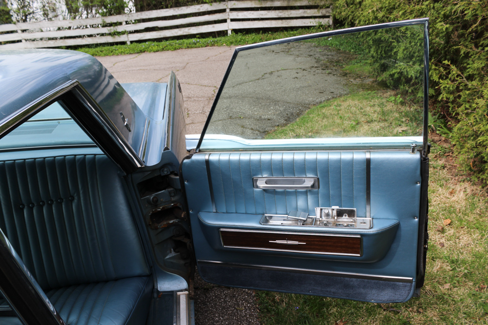 1964 Lincoln Continental Sedan