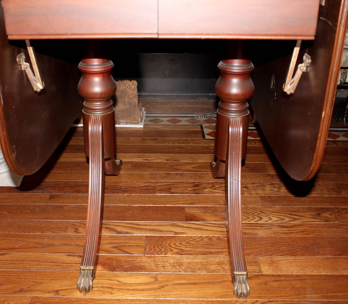 Duncan Phyfe Mahogany Drop Leaf Expanding Dining Table