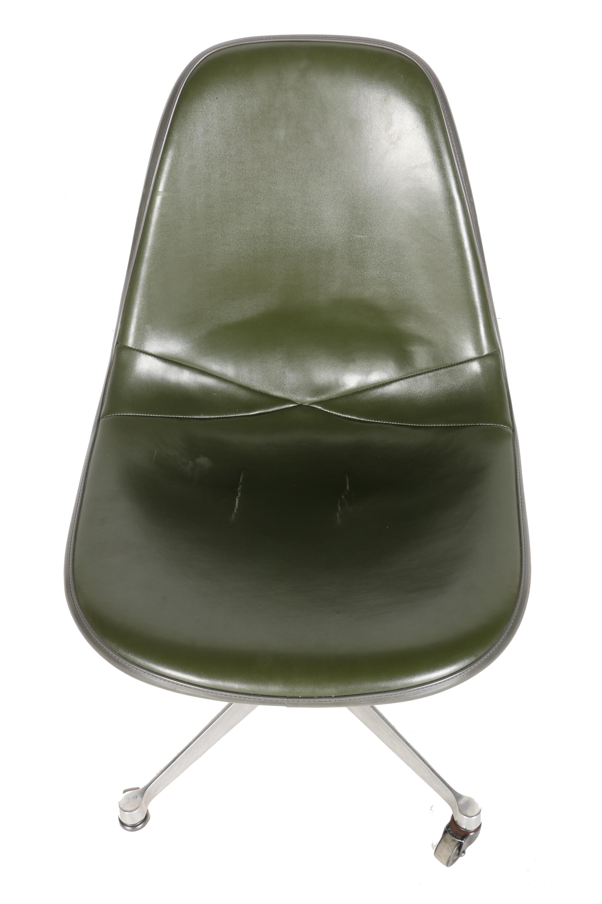 Mid Century Modern "1705" Swivel Chair by Eames for Herman Miller