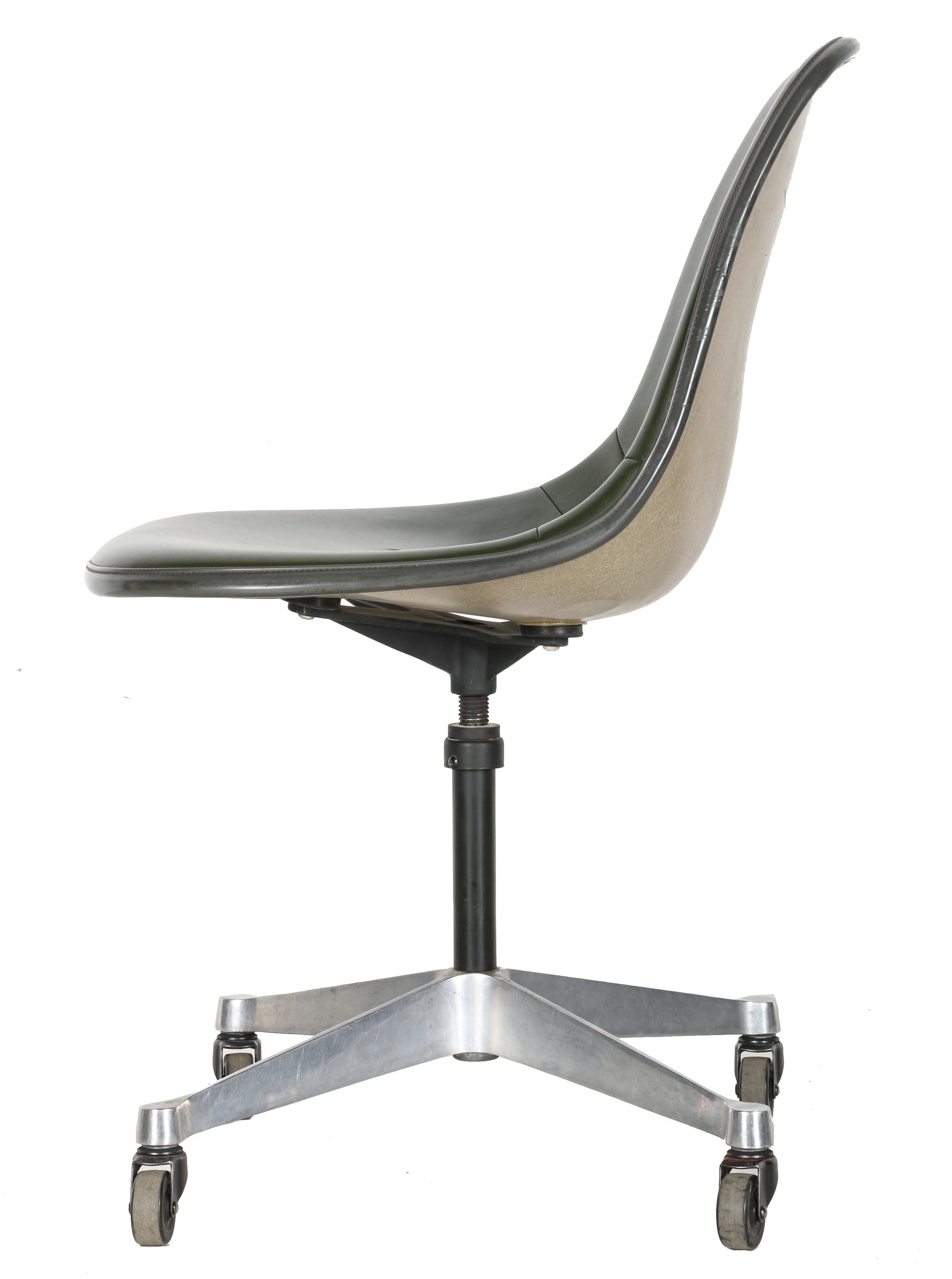 Mid Century Modern "1705" Swivel Chair by Eames for Herman Miller