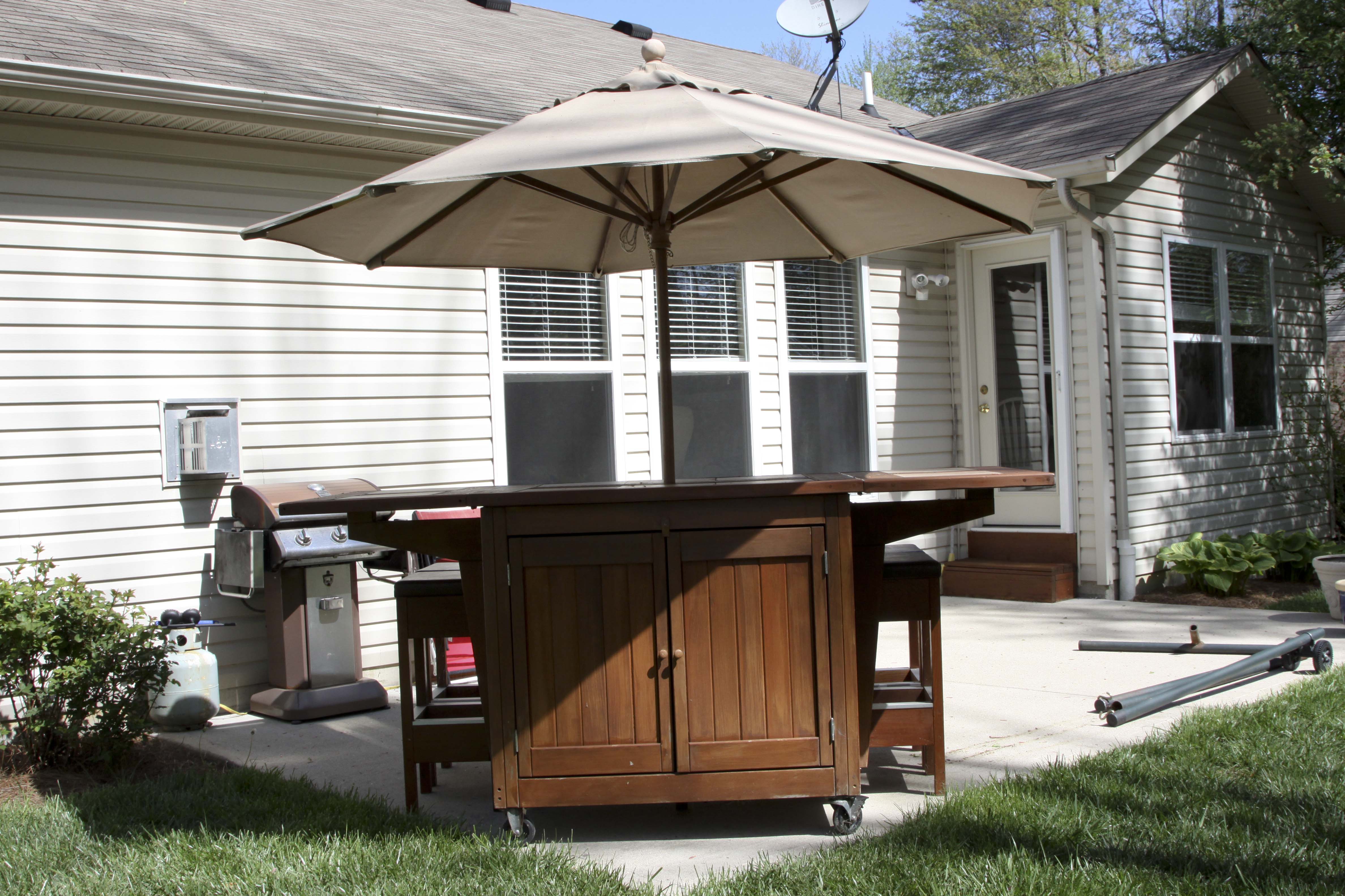 Wooden Outdoor Bar With Stools