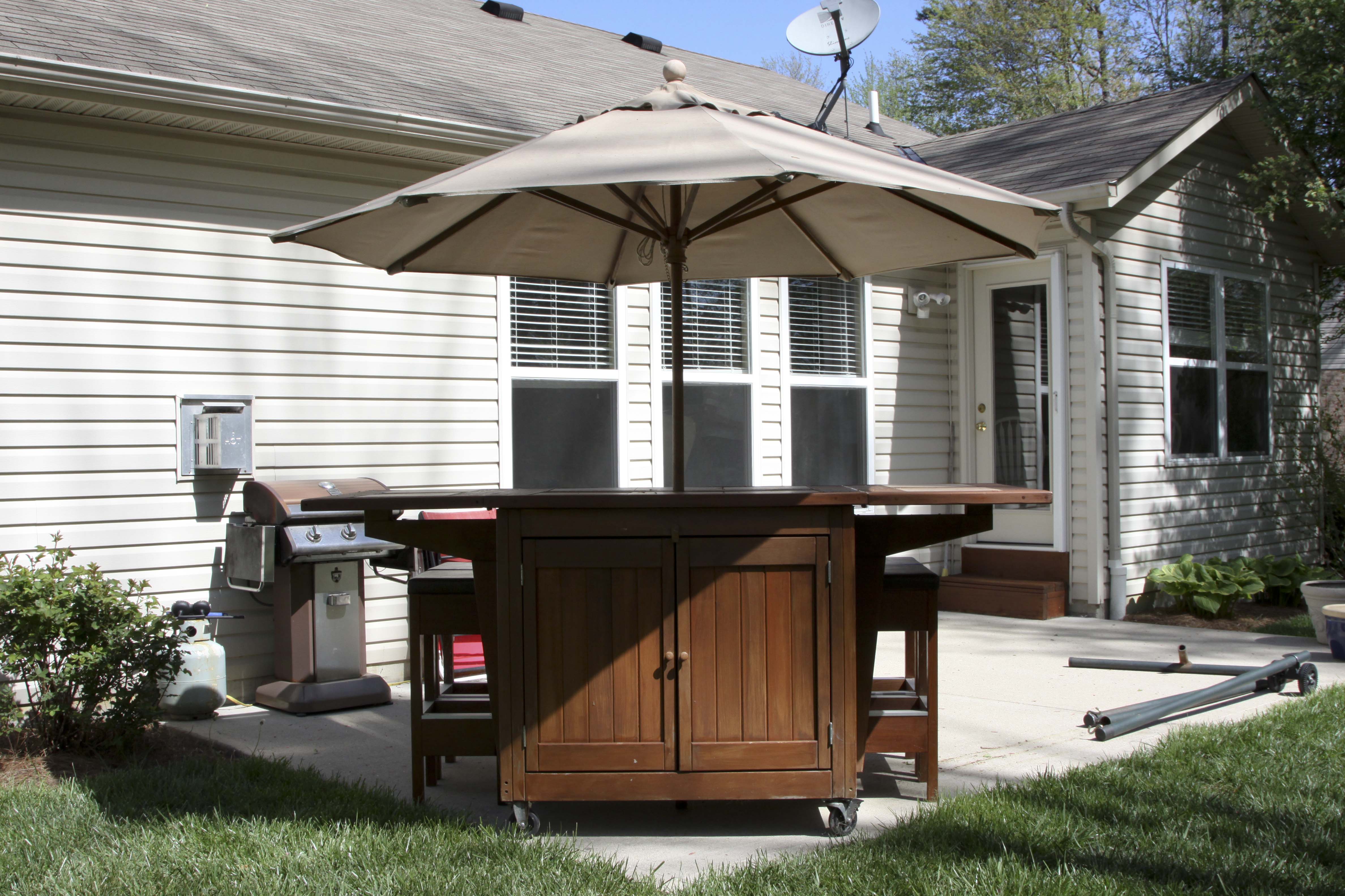 Wooden Outdoor Bar With Stools