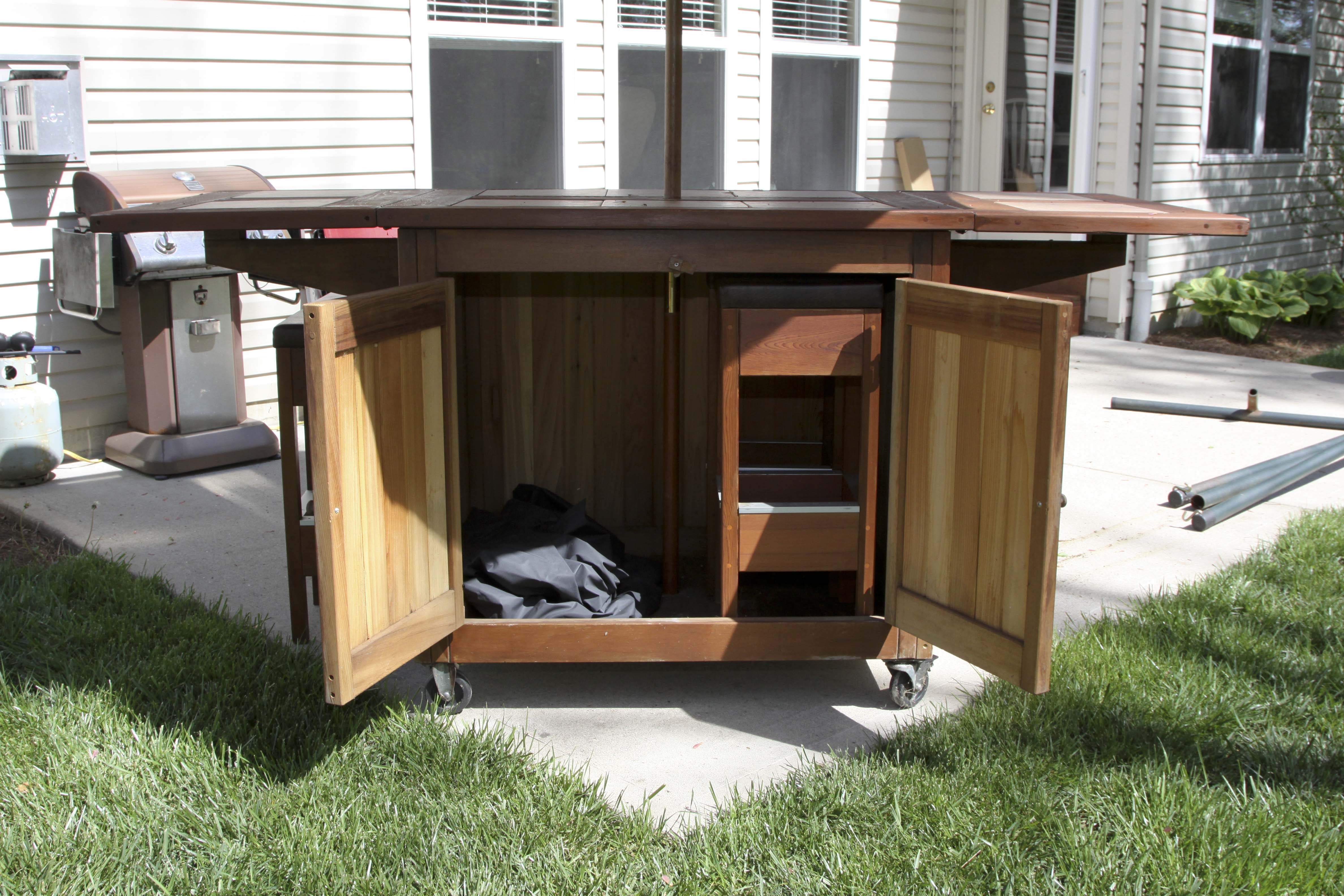 Wooden Outdoor Bar With Stools