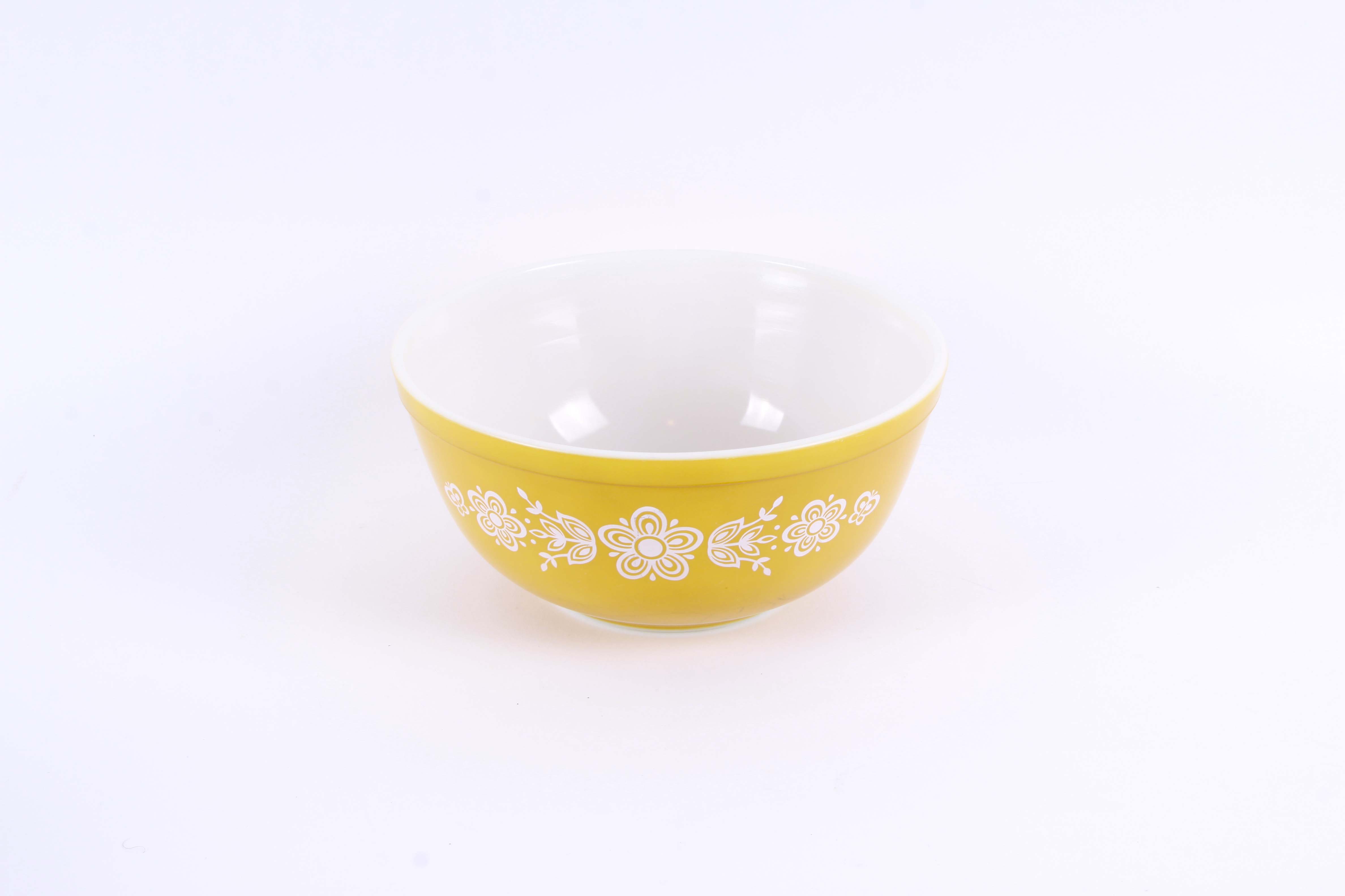 Vintage  Pyrex Mixing Bowls and Bakeware