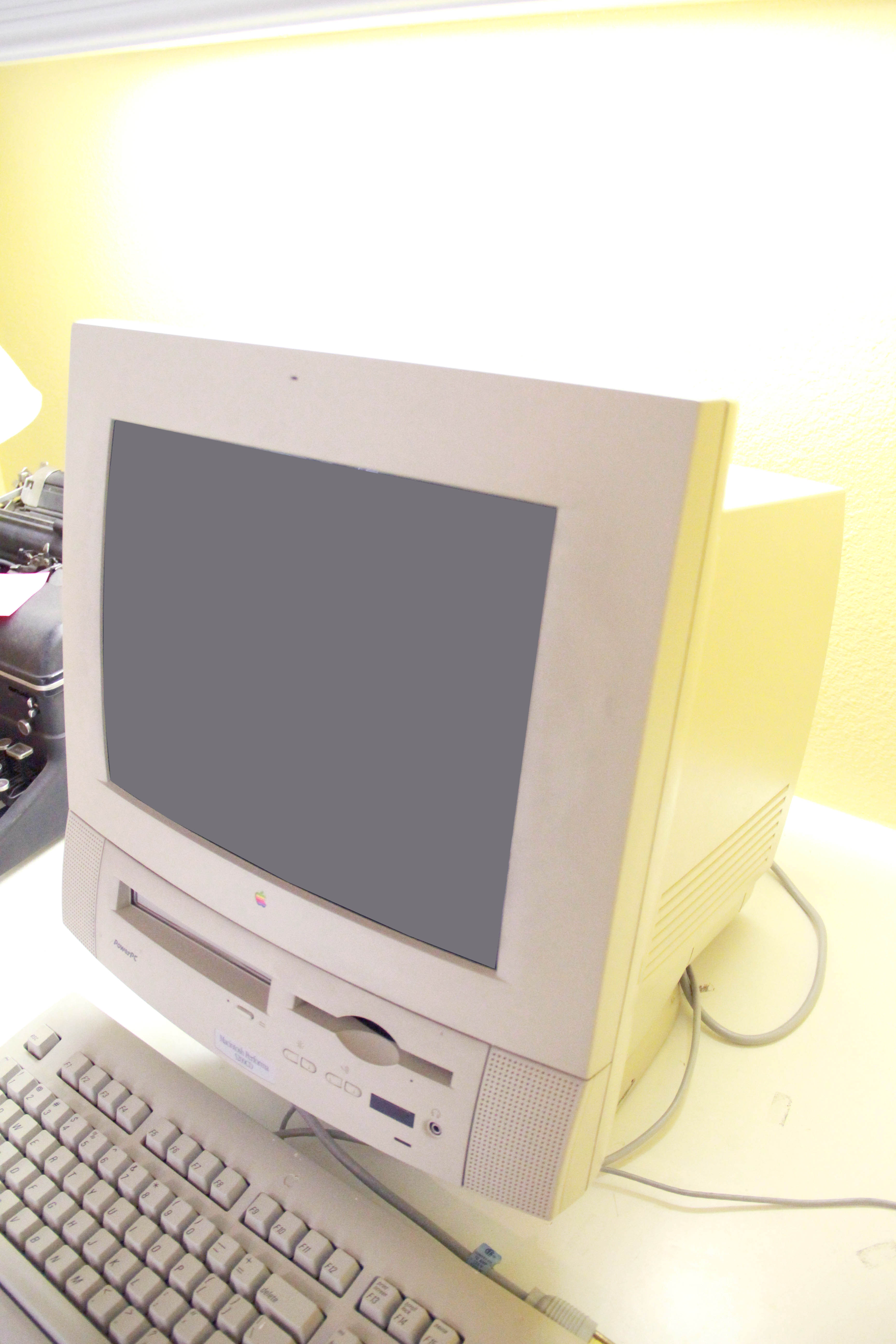 Vintage Apple Macintosh SE and Performa 5200CD Computers