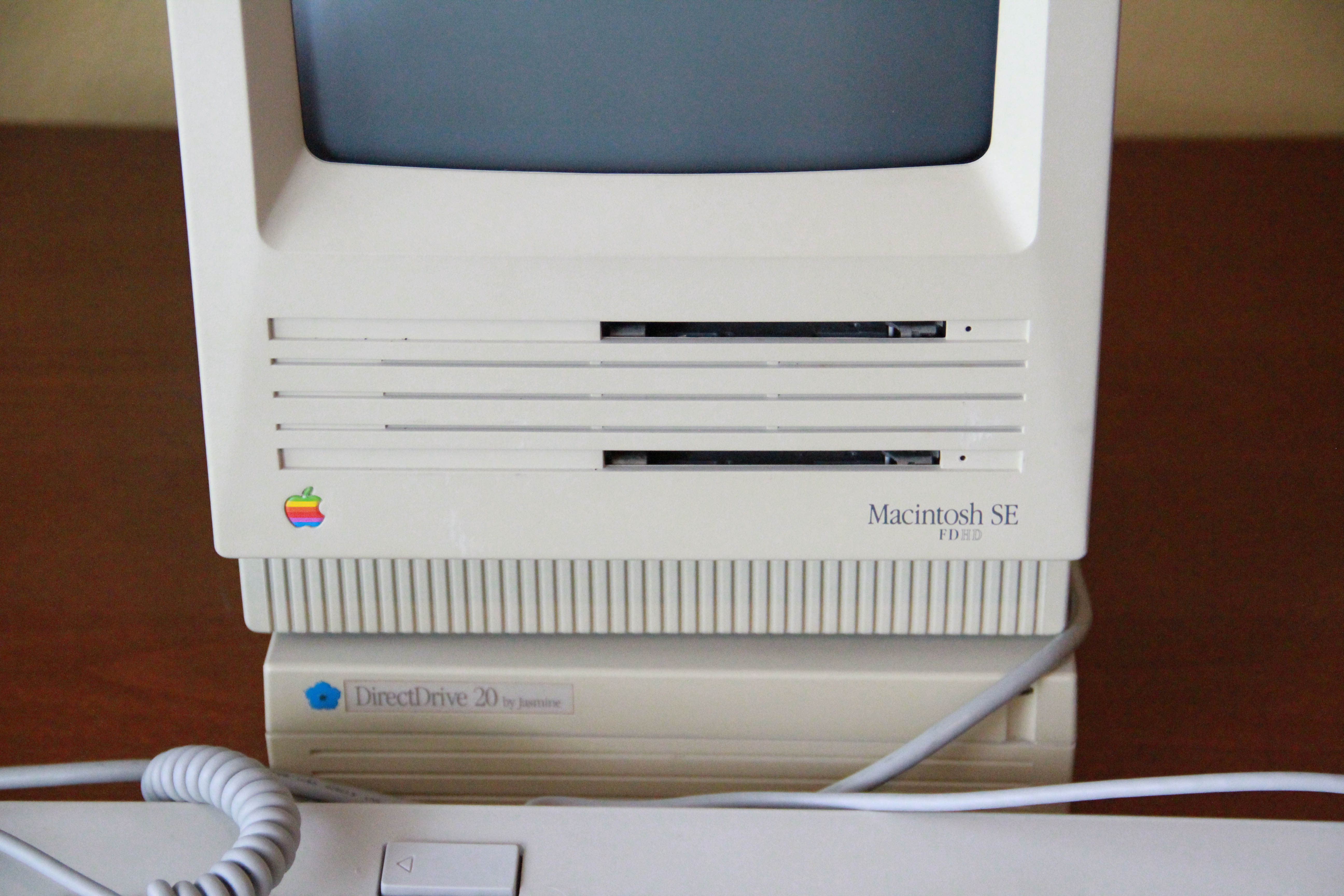 Vintage Apple Macintosh SE and Performa 5200CD Computers