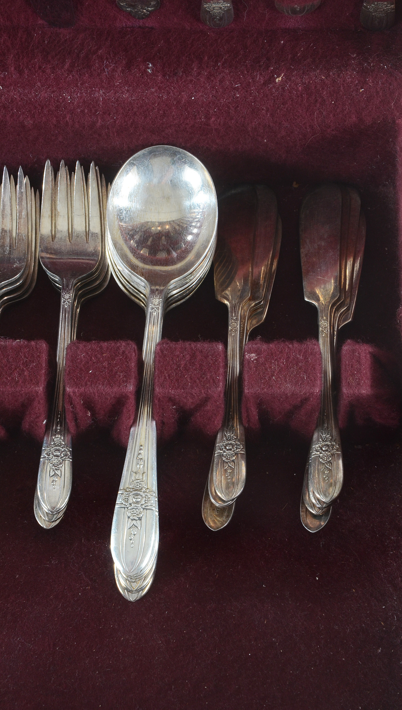 WM Rogers Mfg Silver Plate Flatware Service for Eight with Chest