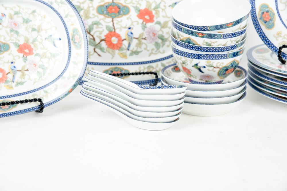 Set of Distinctive Settings Fine Porcelain Dinnerware in the "MIng" Pattern