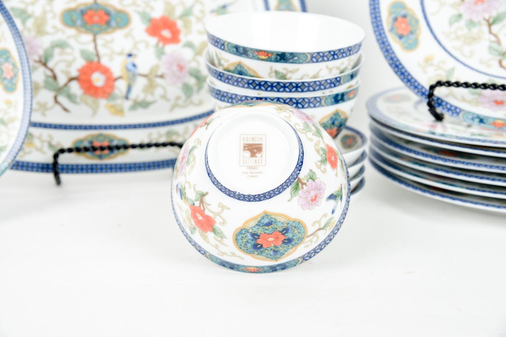 Set of Distinctive Settings Fine Porcelain Dinnerware in the "MIng" Pattern