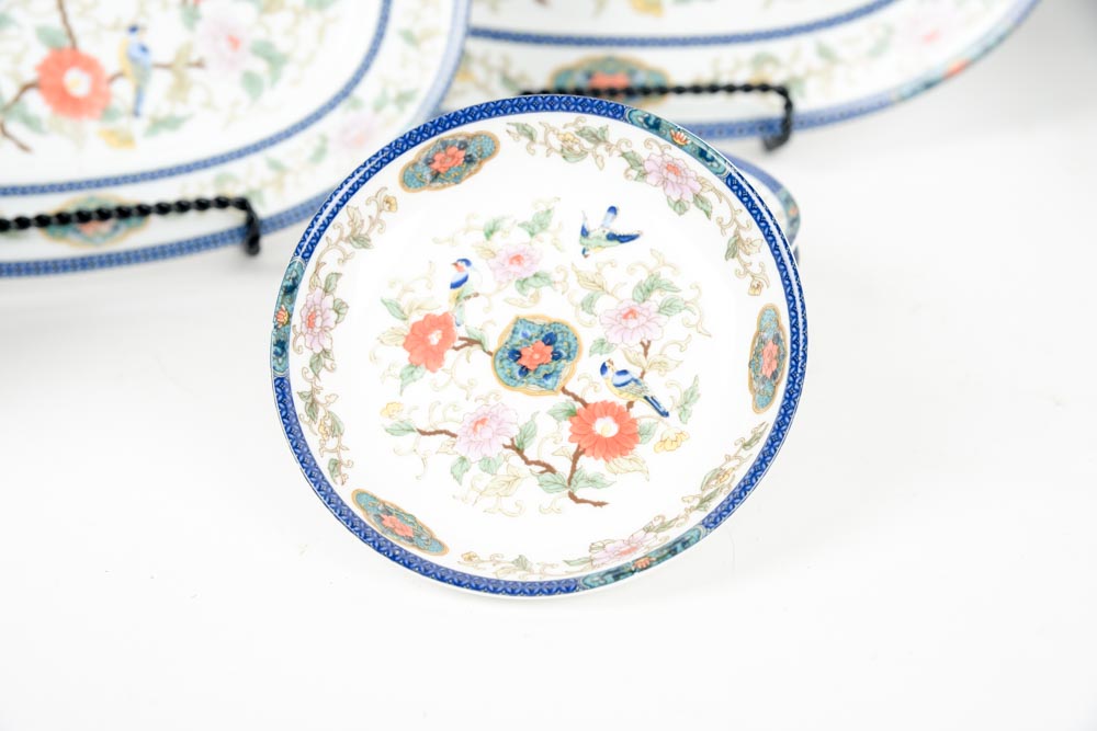 Set of Distinctive Settings Fine Porcelain Dinnerware in the "MIng" Pattern