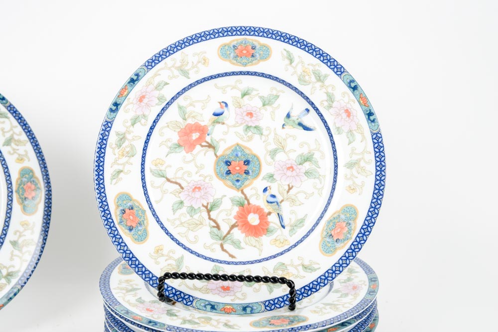 Set of Distinctive Settings Fine Porcelain Dinnerware in the "MIng" Pattern