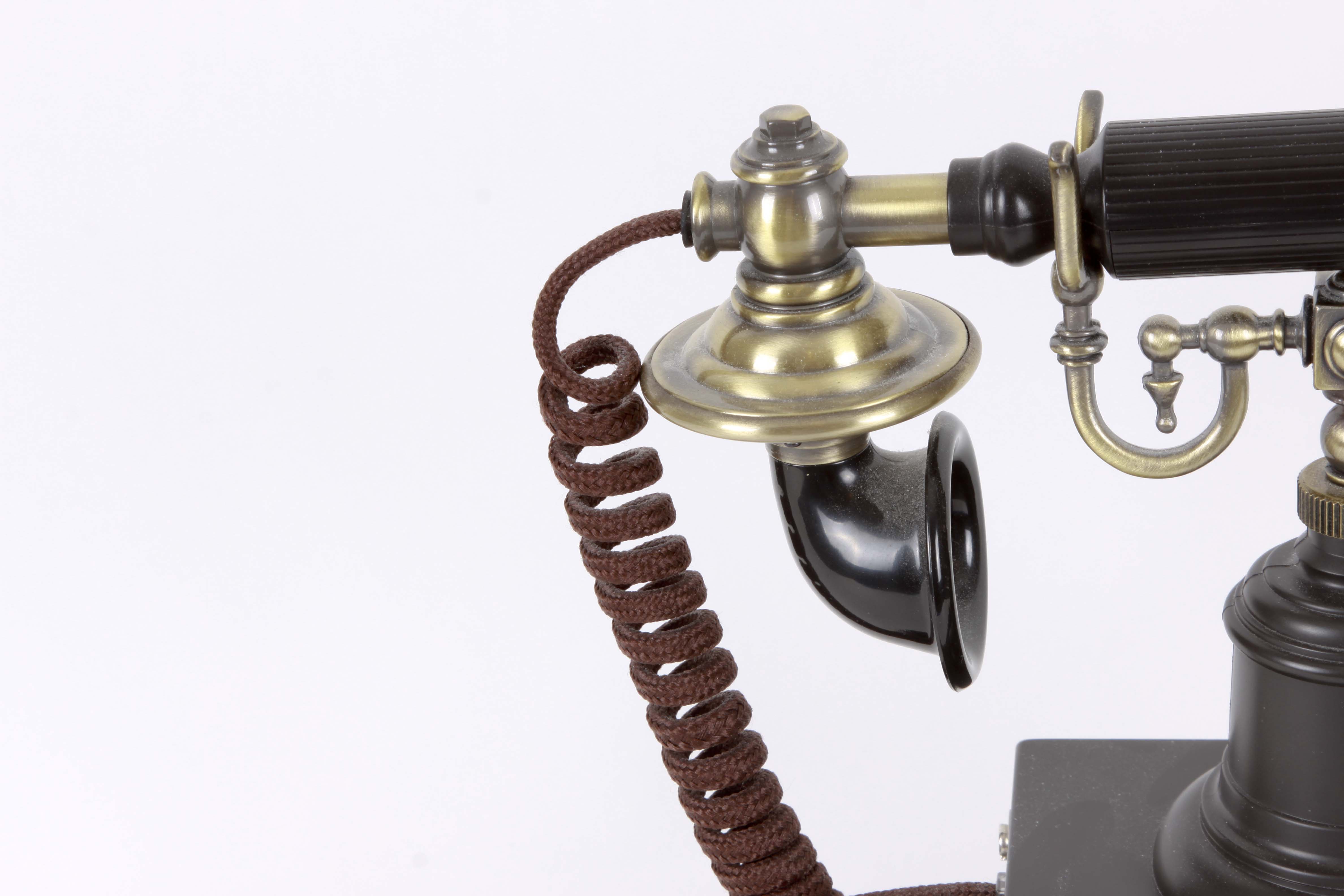 Paramount Eiffel Tower Nostalgia Style Phone