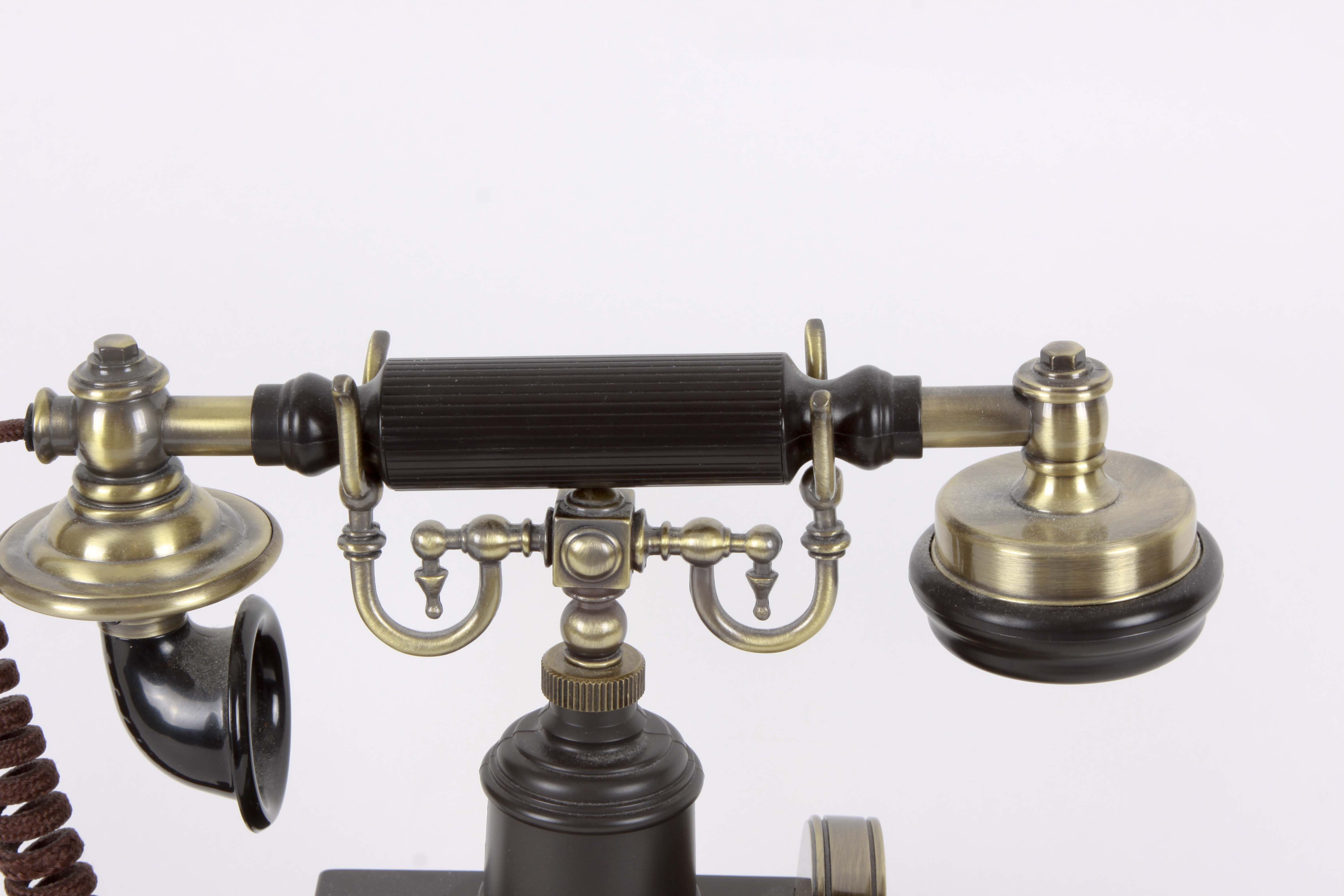 Paramount Eiffel Tower Nostalgia Style Phone