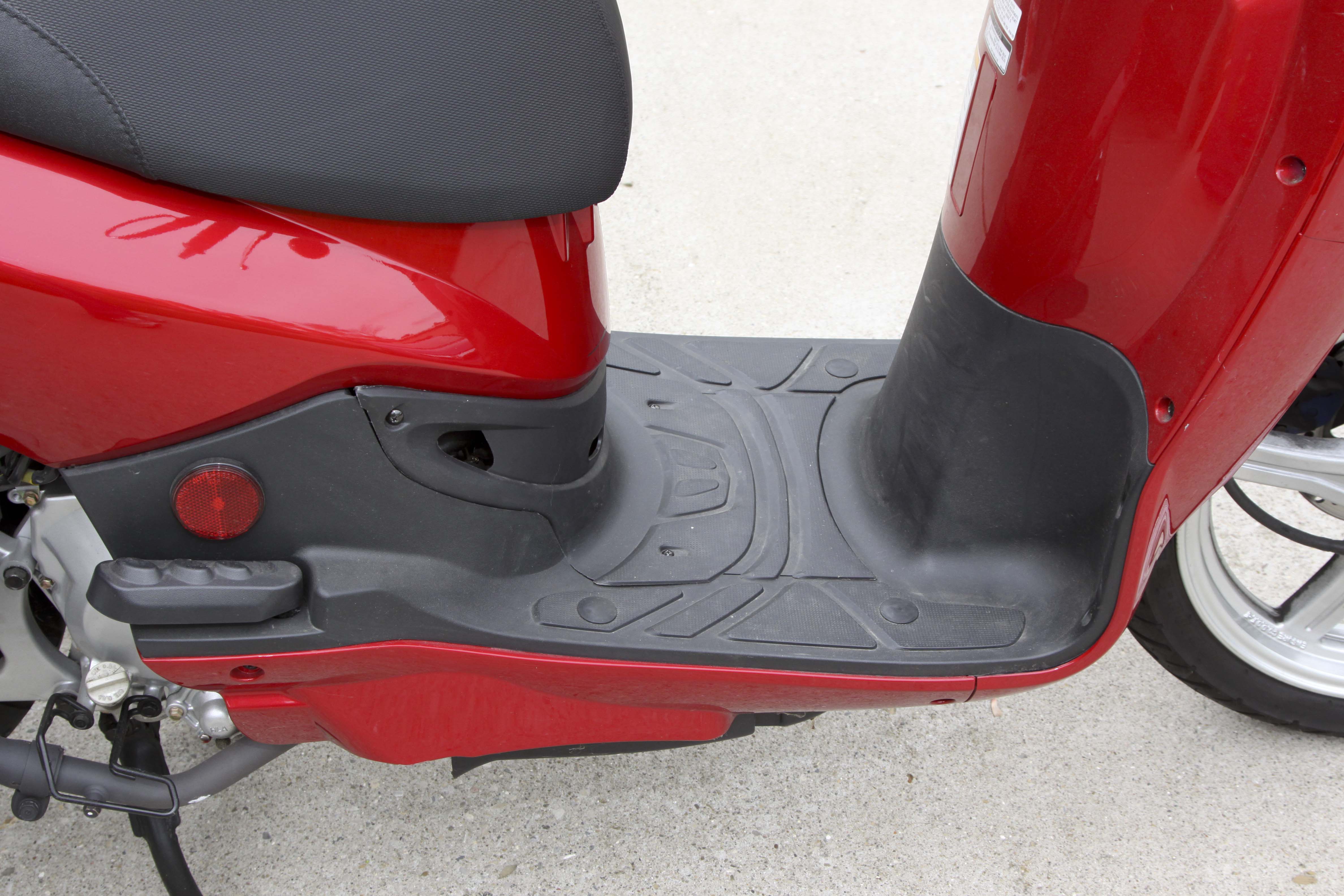 2008 Sym HD125 Red Scooter