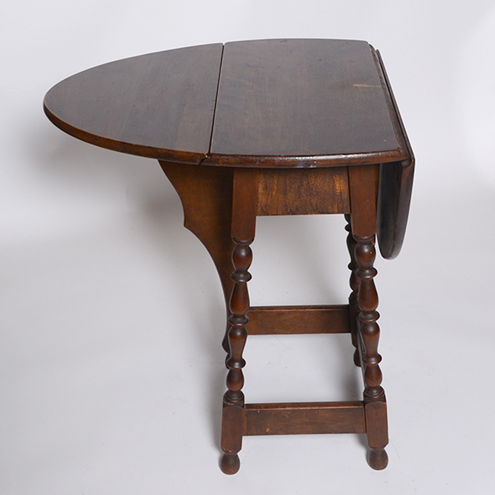 Vintage Colonial Style Butterfly Table