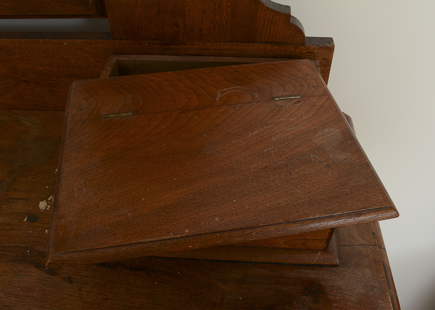 Antique Victorian Walnut Dresser With Mirror
