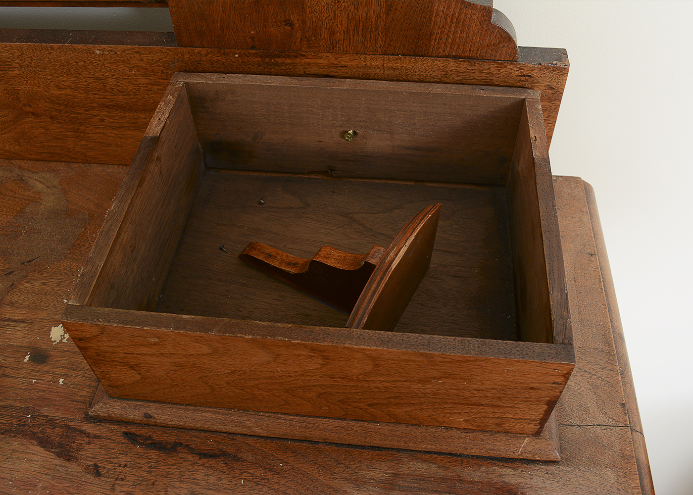 Antique Victorian Walnut Dresser With Mirror