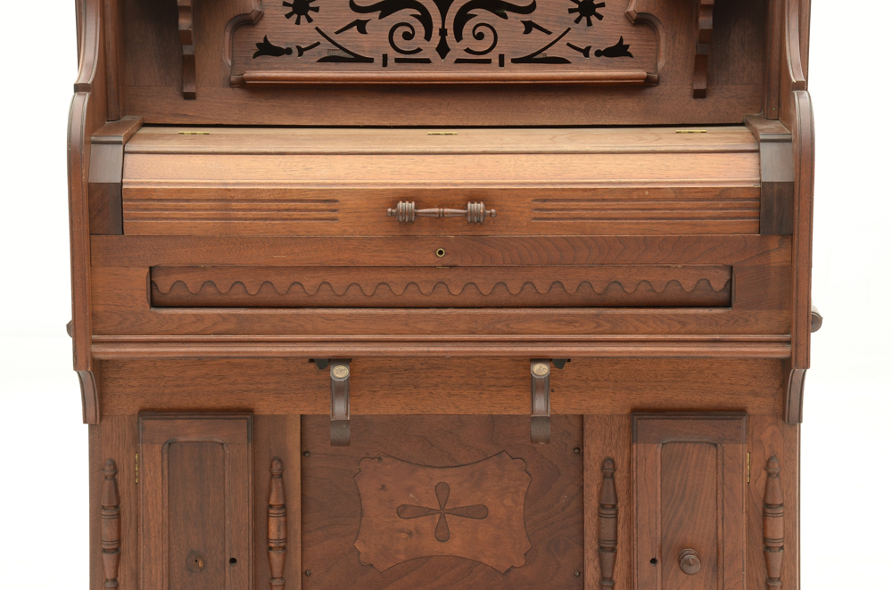 Victorian B. Shoninger Pump Organ