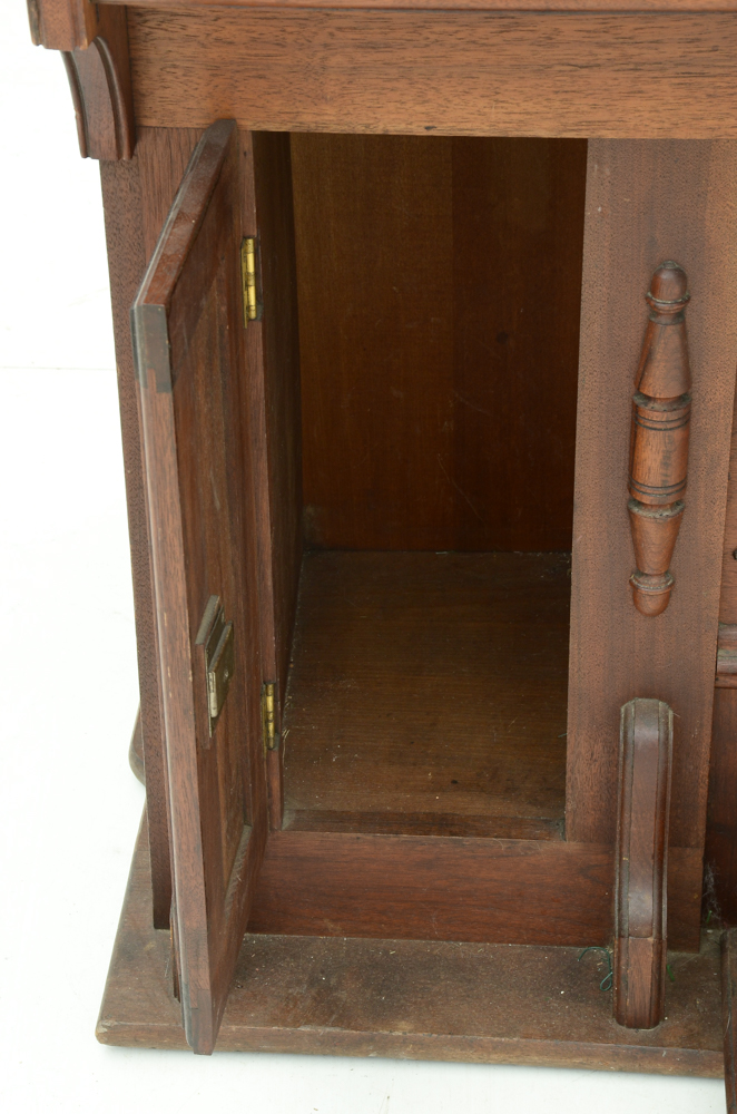 Victorian B. Shoninger Pump Organ