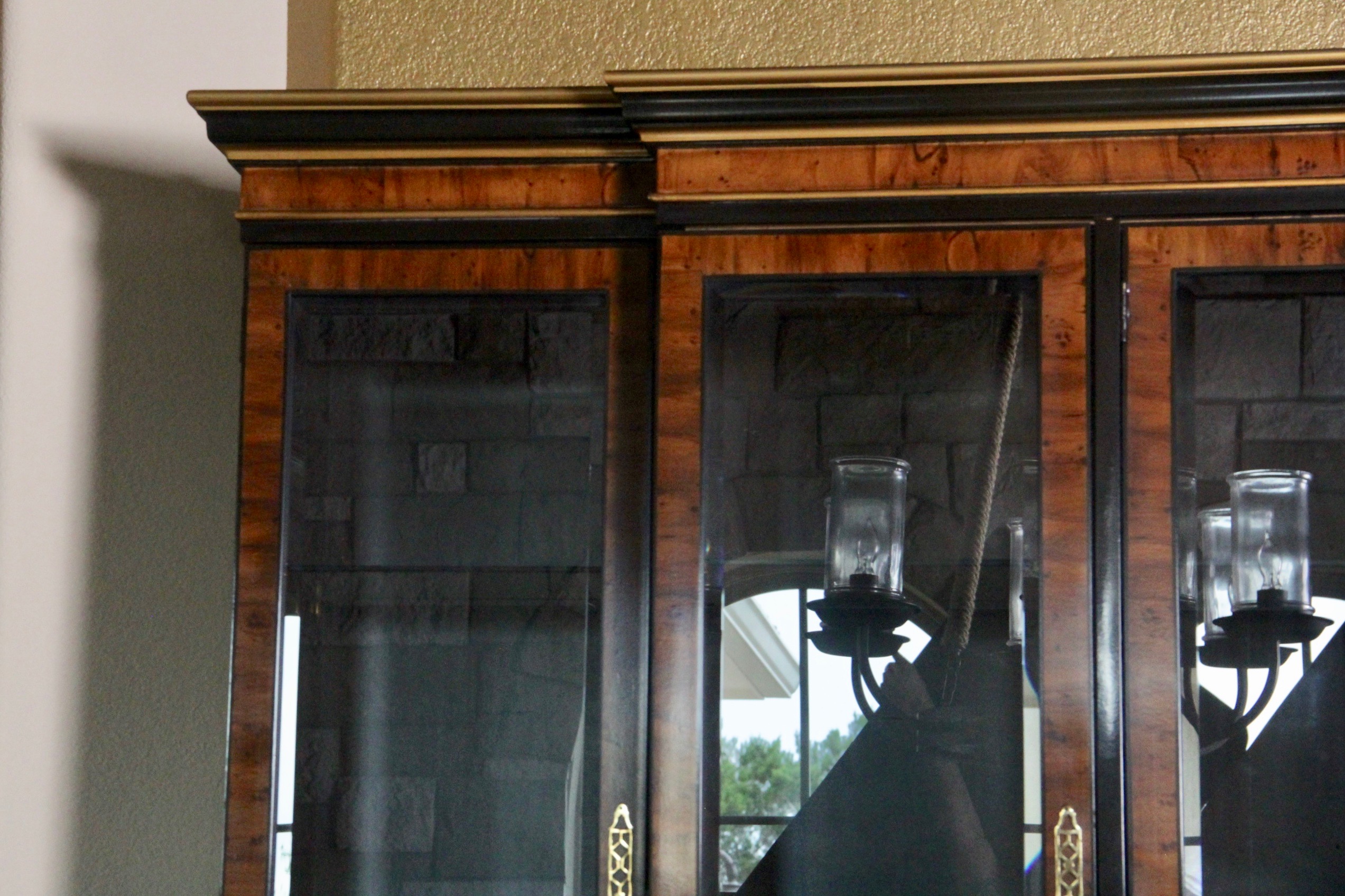 Drexel Heritage Furnishings Chinoiserie China Hutch Cabinet