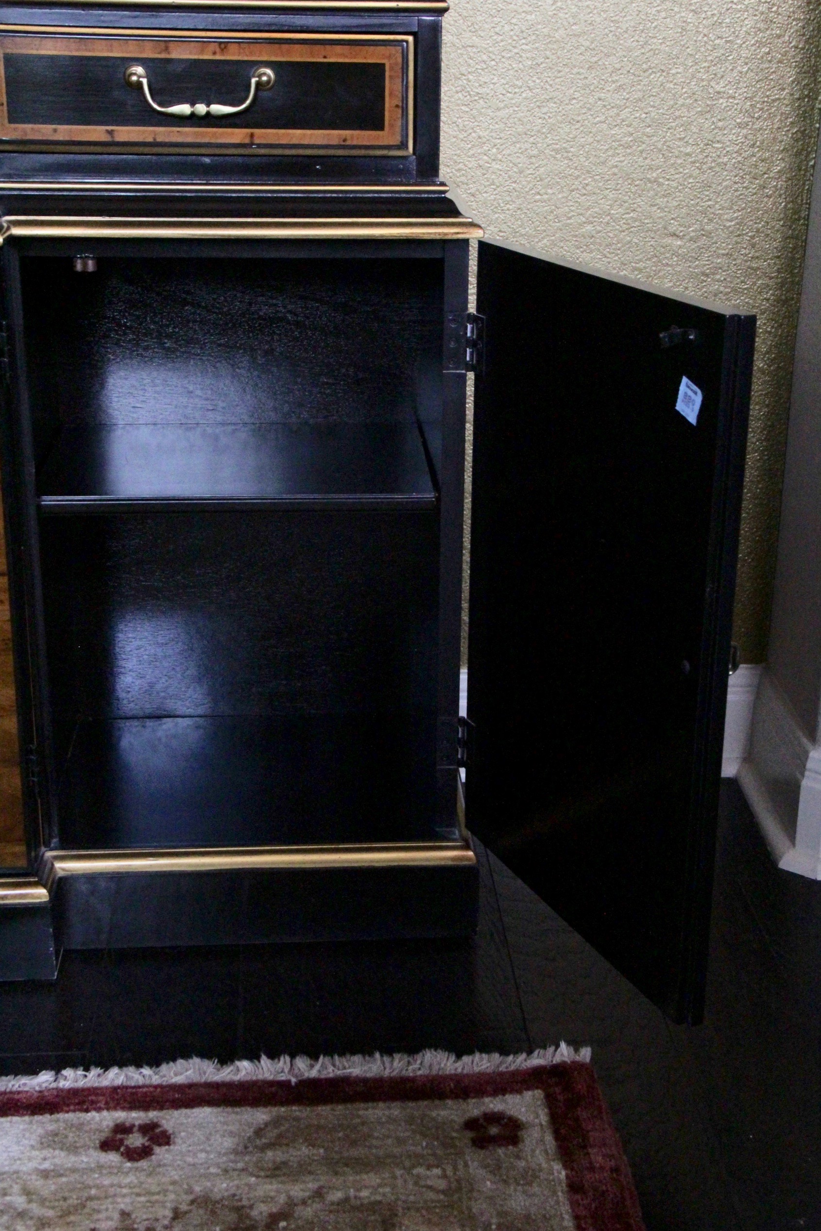 Drexel Heritage Furnishings Chinoiserie China Hutch Cabinet