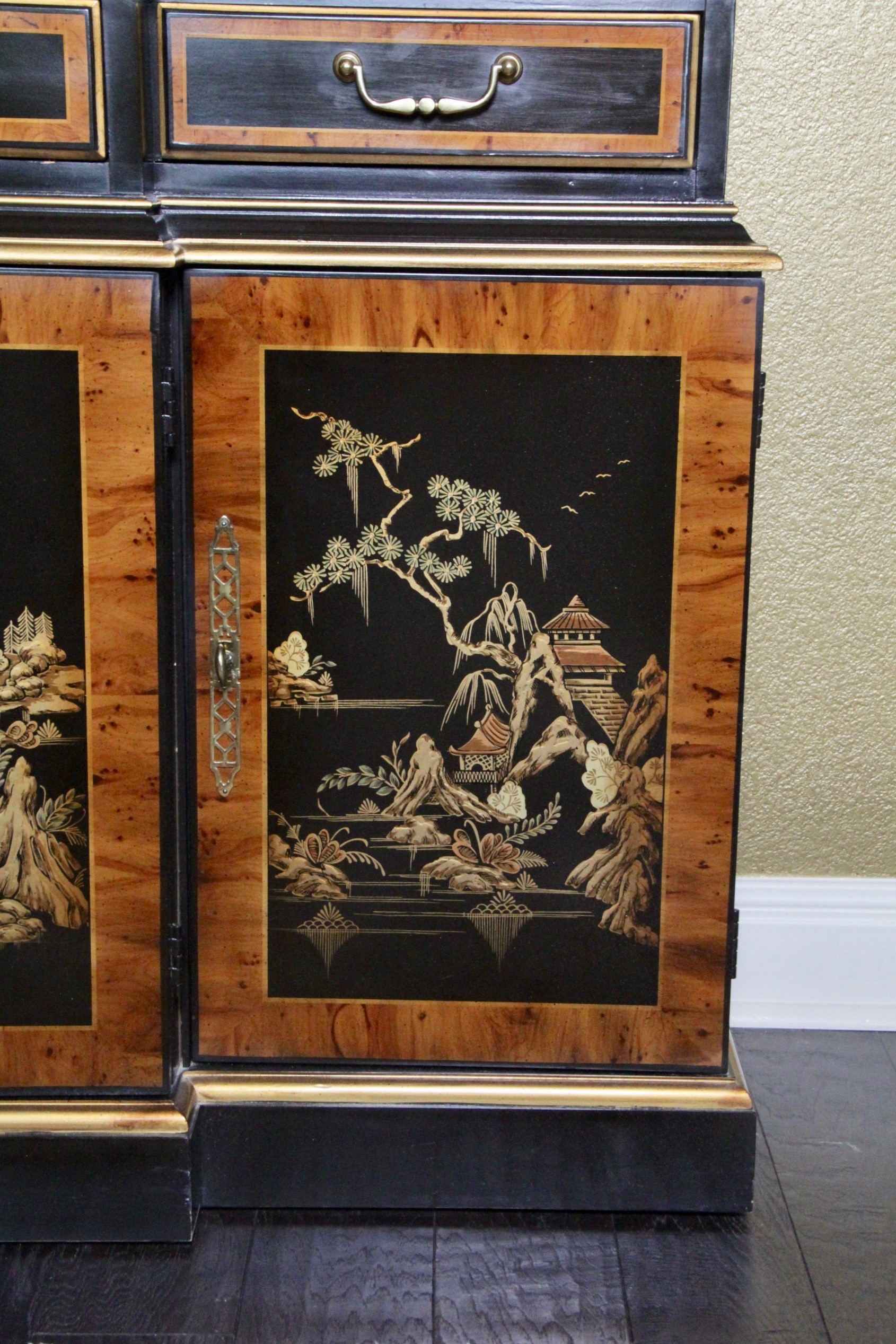 Drexel Heritage Furnishings Chinoiserie China Hutch Cabinet