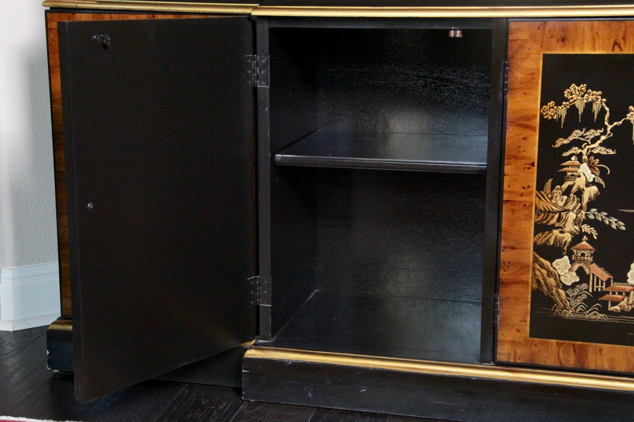 Drexel Heritage Furnishings Chinoiserie China Hutch Cabinet