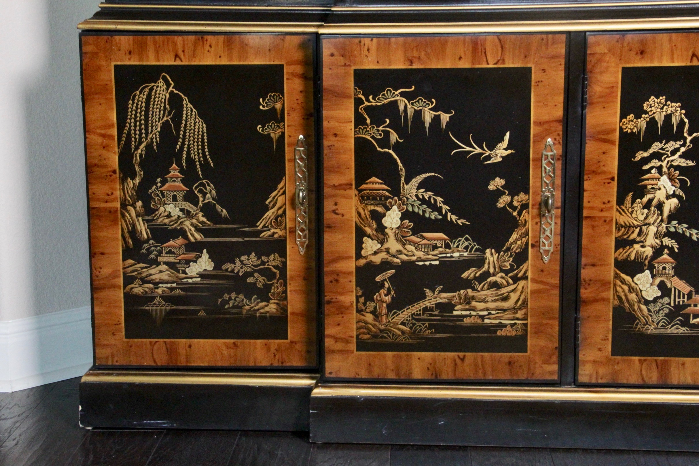 Drexel Heritage Furnishings Chinoiserie China Hutch Cabinet