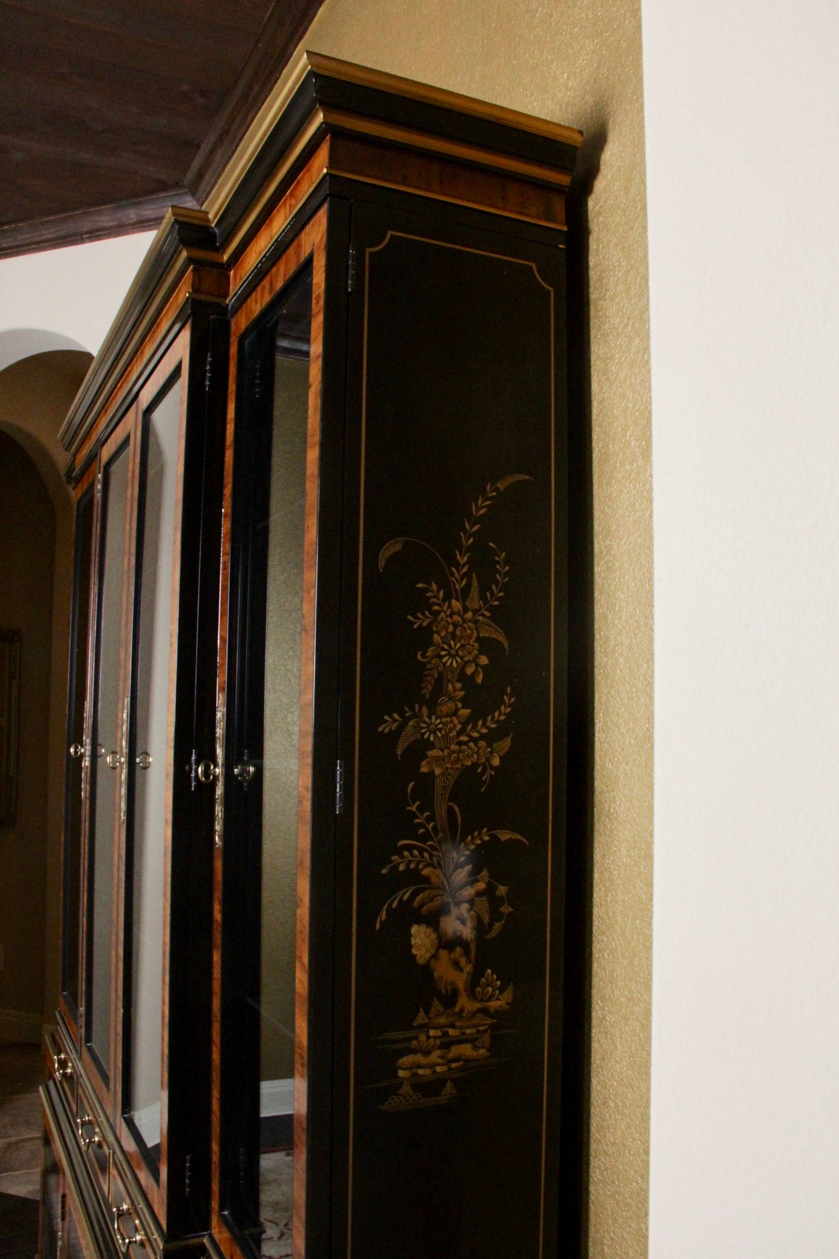 Drexel Heritage Furnishings Chinoiserie China Hutch Cabinet