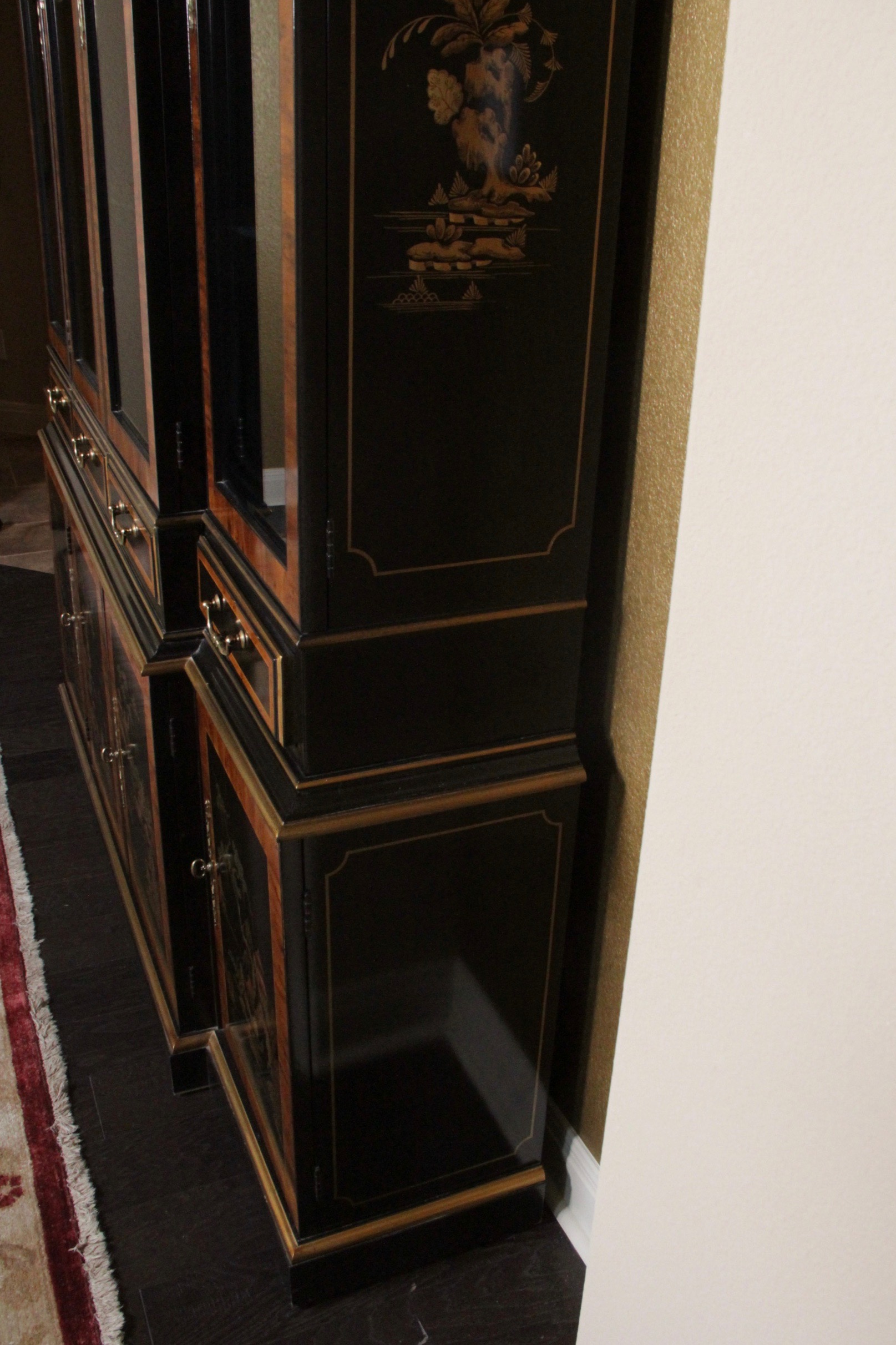 Drexel Heritage Furnishings Chinoiserie China Hutch Cabinet