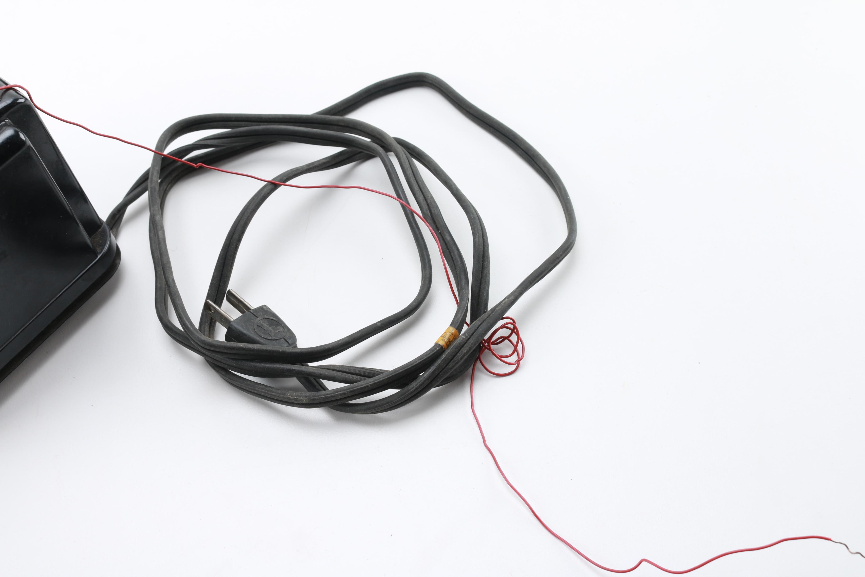 Assortment of Lionel Train Cars and Parts