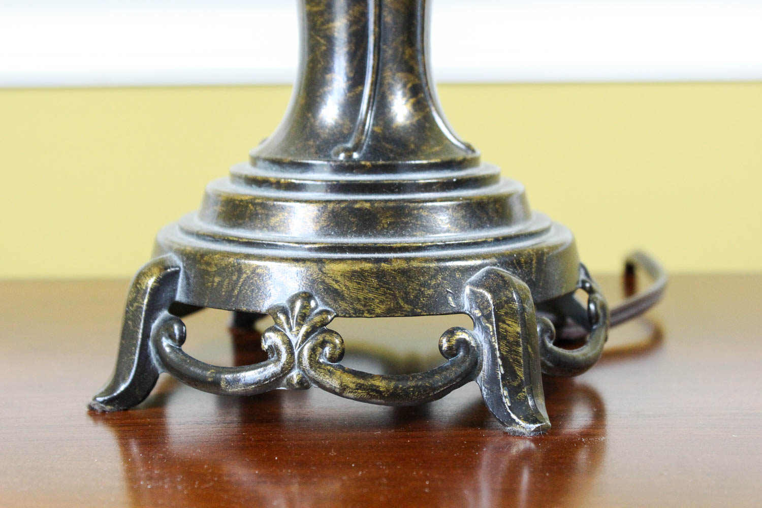 Tiffany-Style Table Lamp