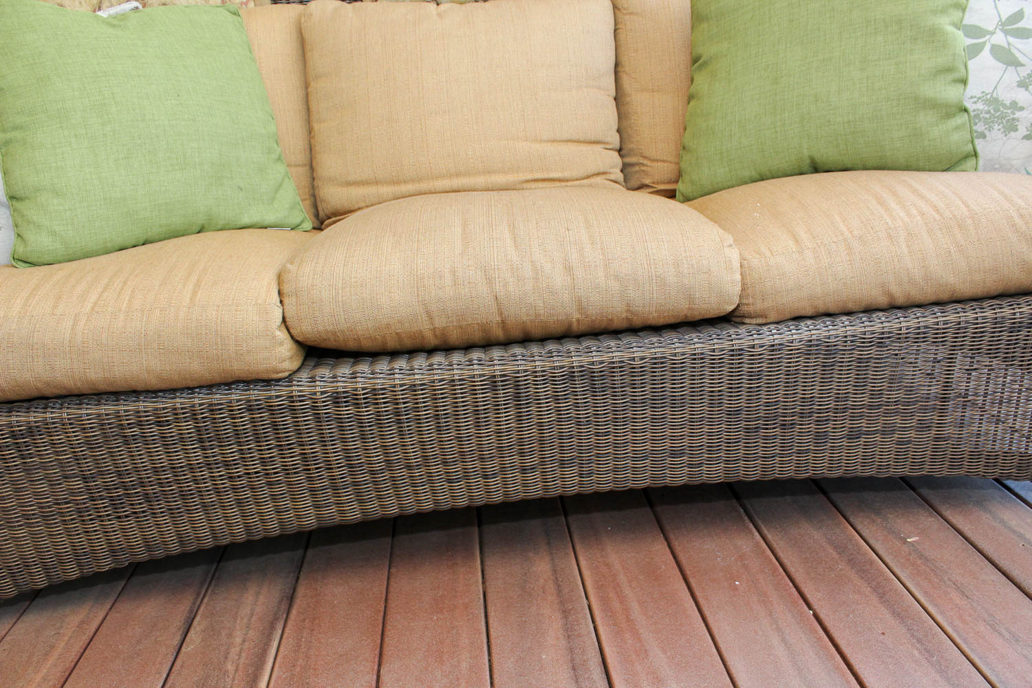Wicker Outdoor Patio Sofa and Coffee Table
