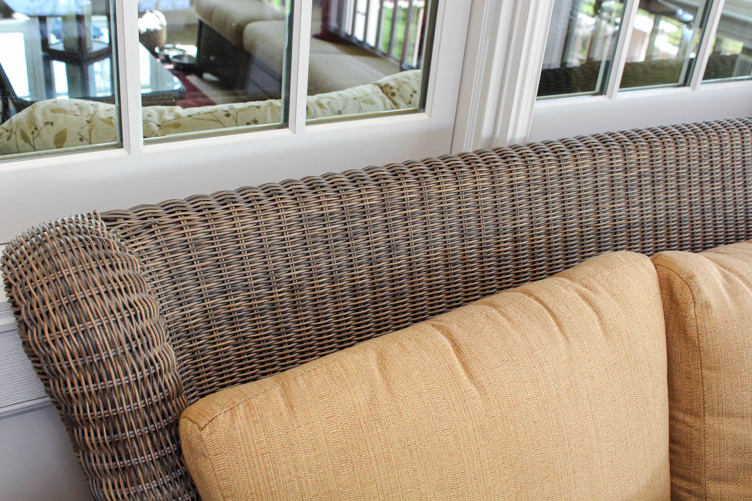 Wicker Outdoor Patio Sofa and Coffee Table