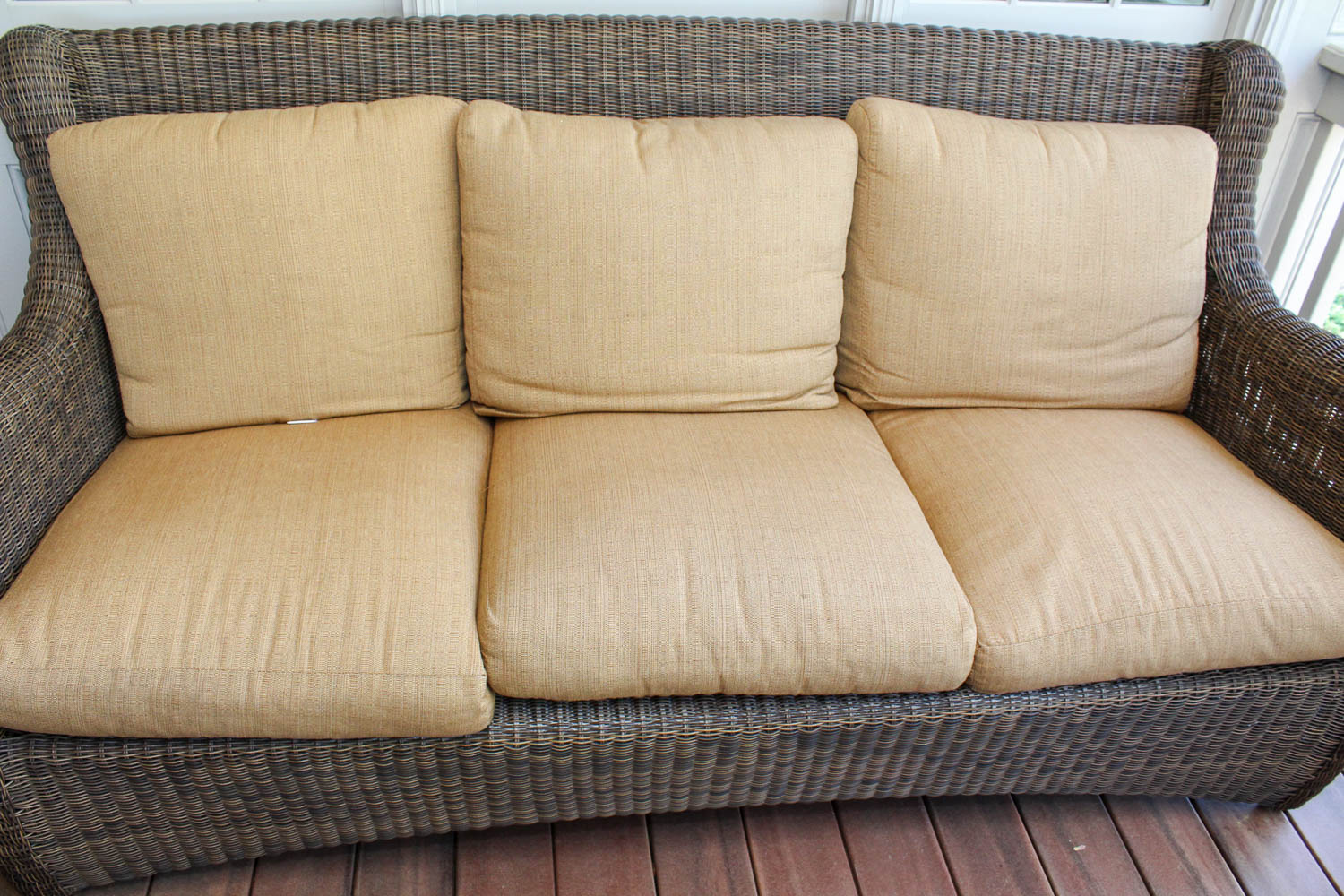 Wicker Outdoor Patio Sofa and Coffee Table