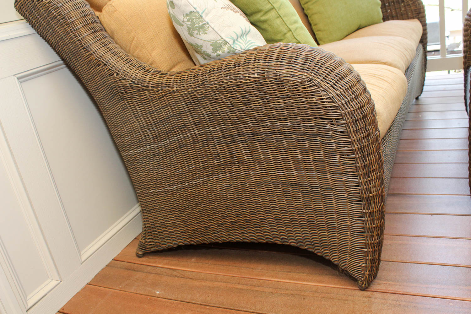 Wicker Outdoor Patio Sofa and Coffee Table