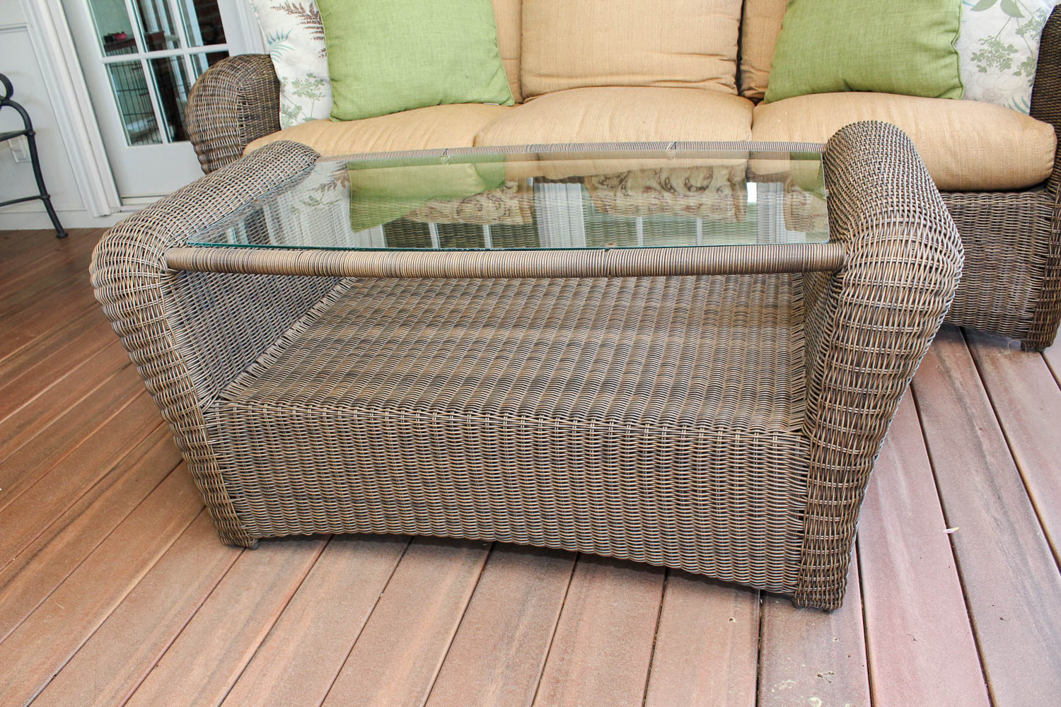 Wicker Outdoor Patio Sofa and Coffee Table