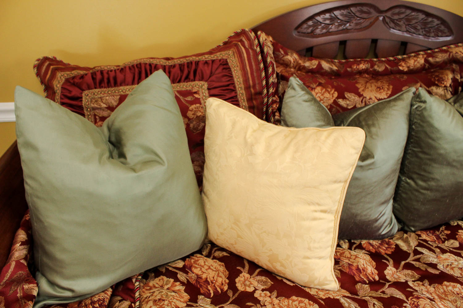 Croscil Queen Bedding