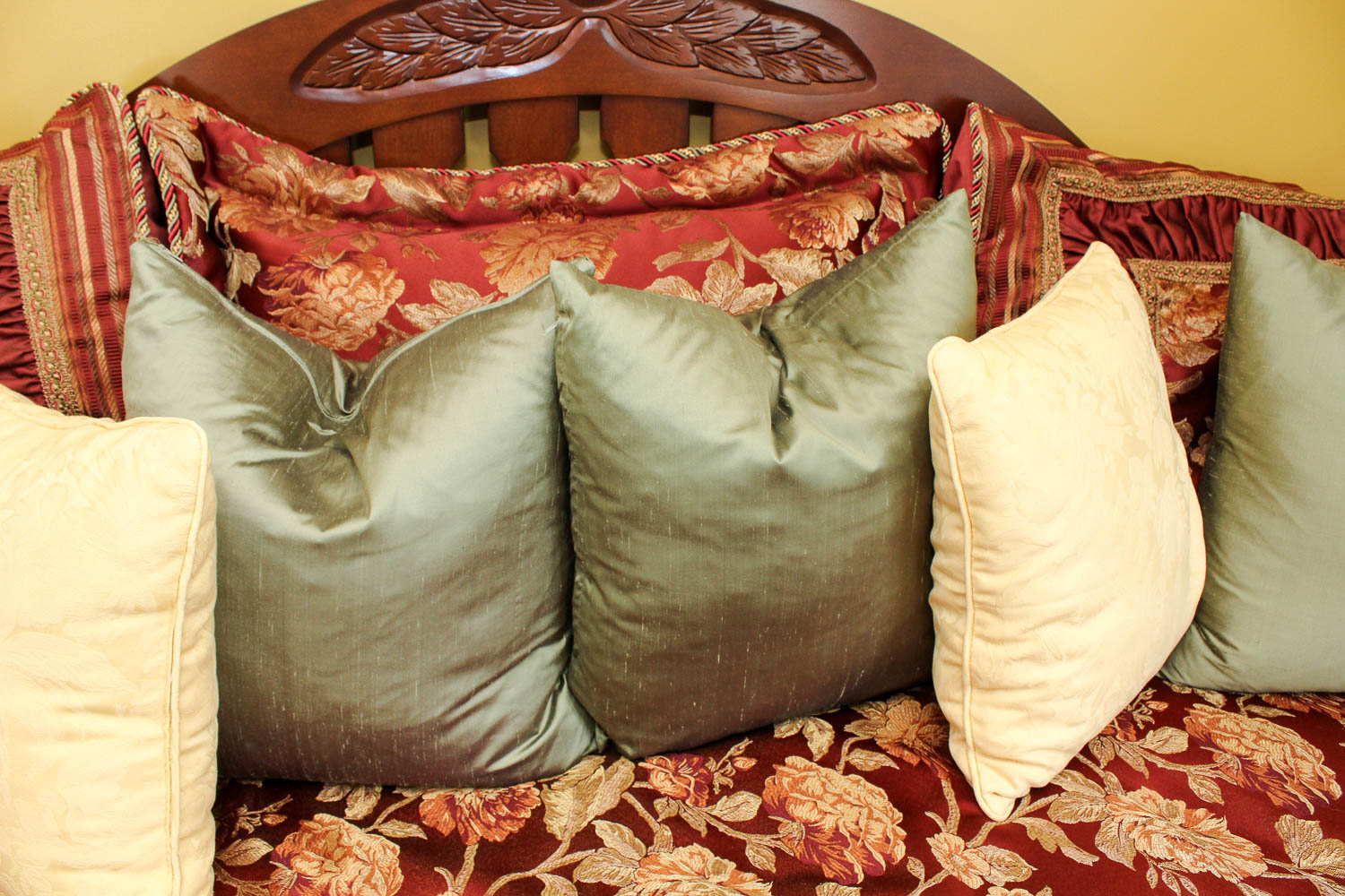 Croscil Queen Bedding