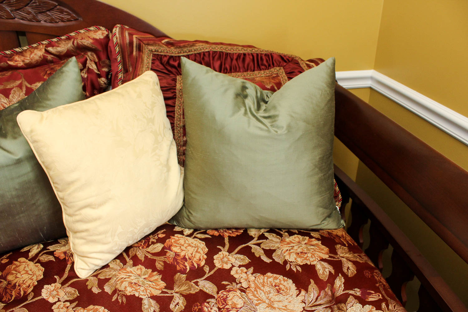 Croscil Queen Bedding