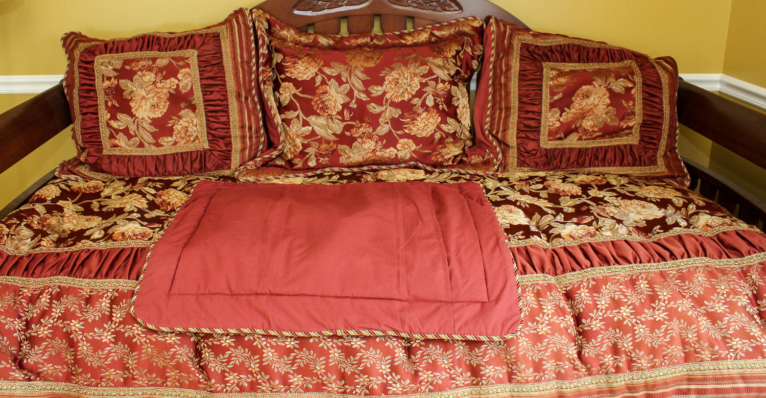 Croscil Queen Bedding