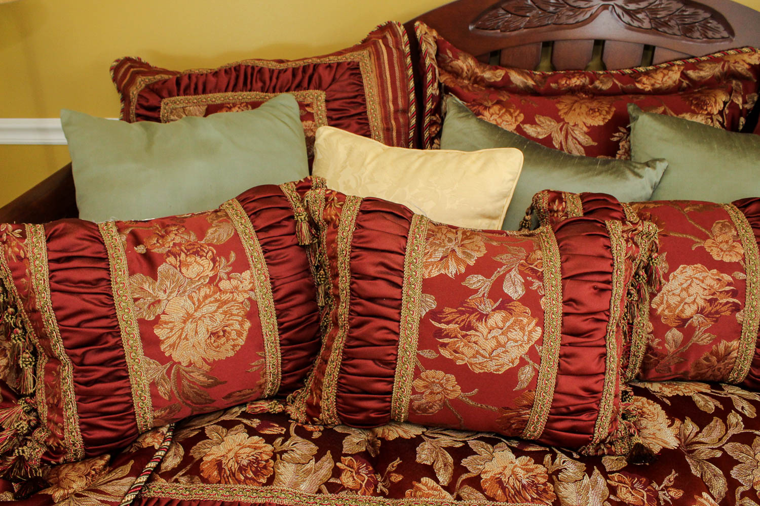Croscil Queen Bedding