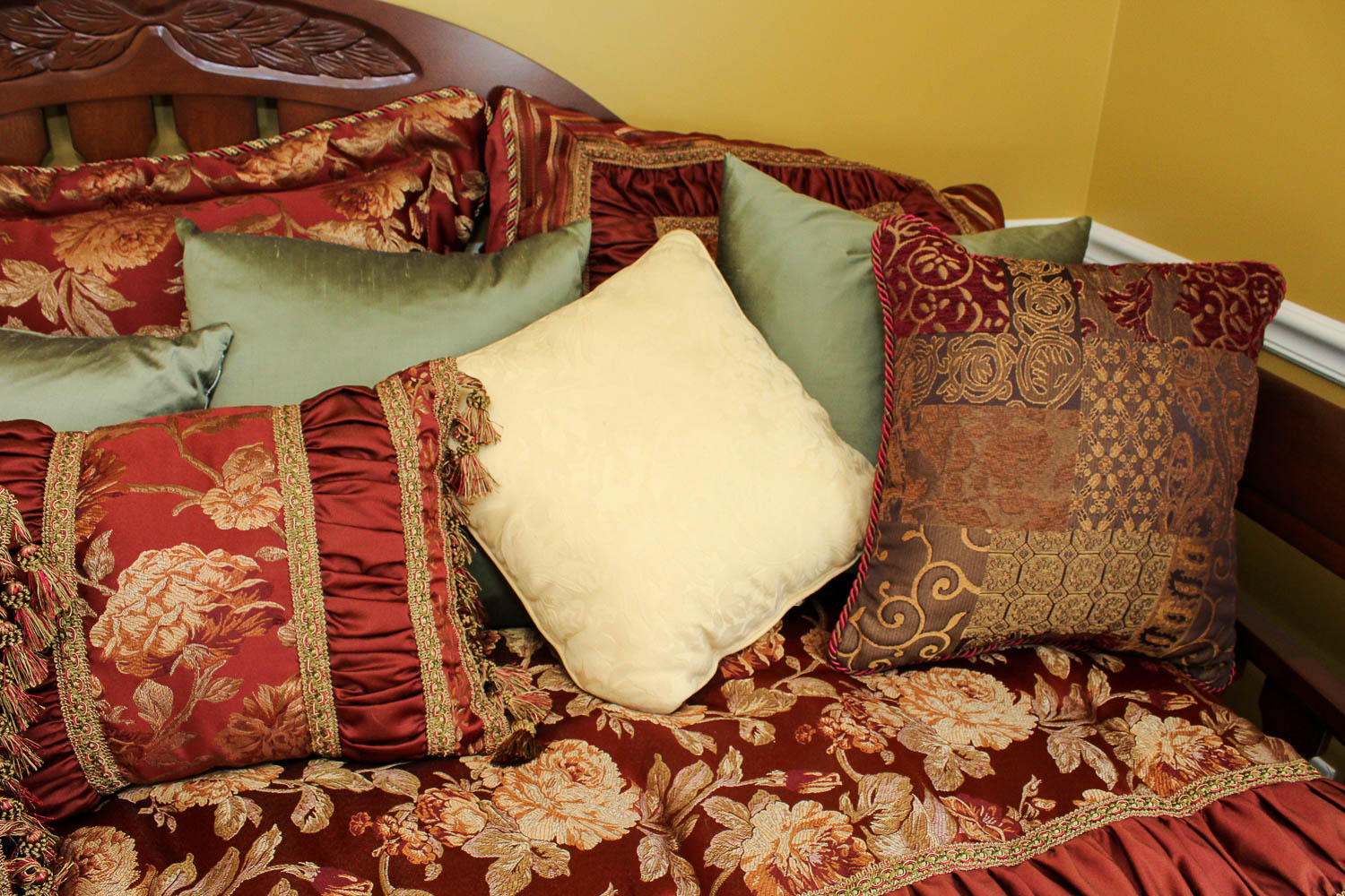Croscil Queen Bedding