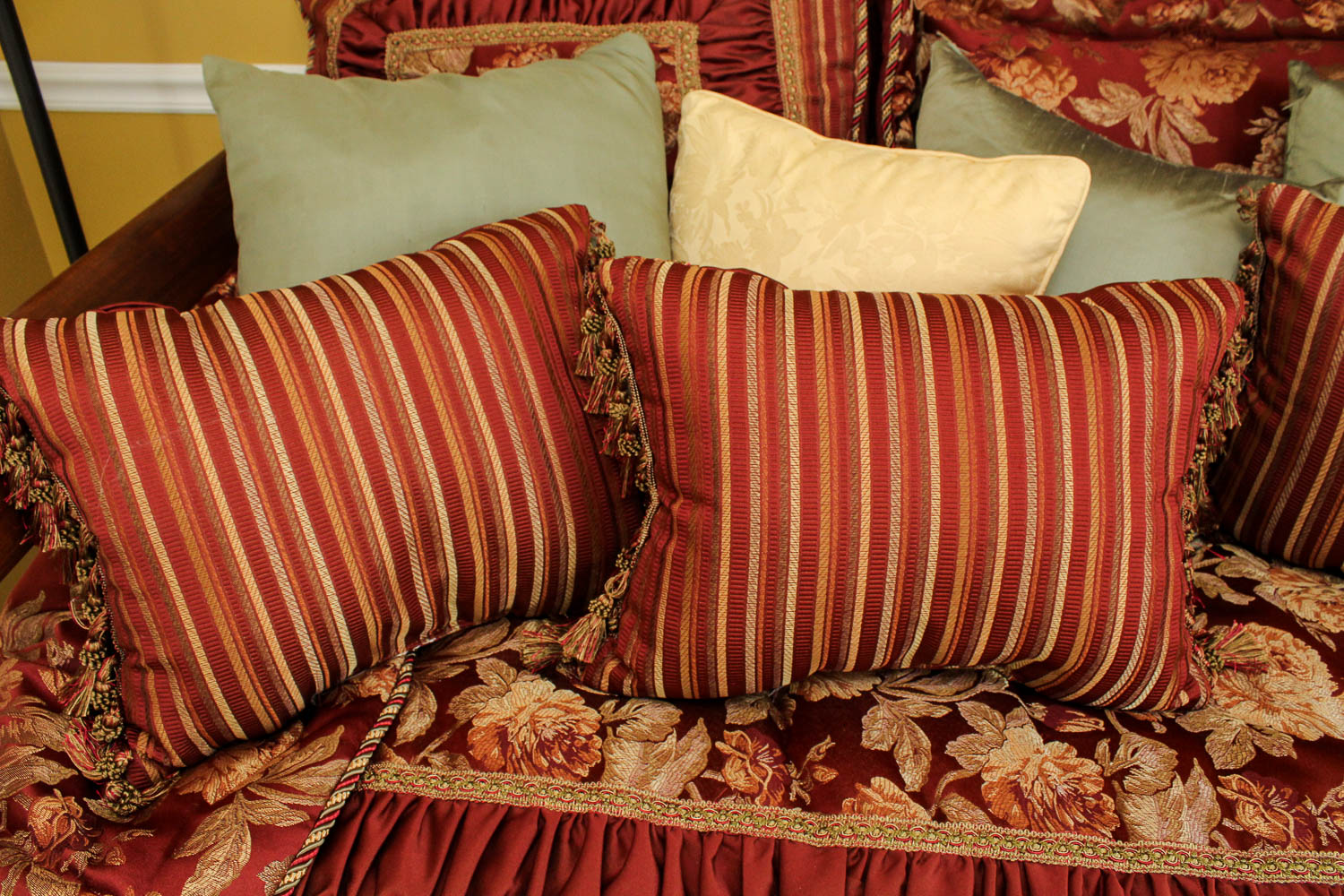 Croscil Queen Bedding