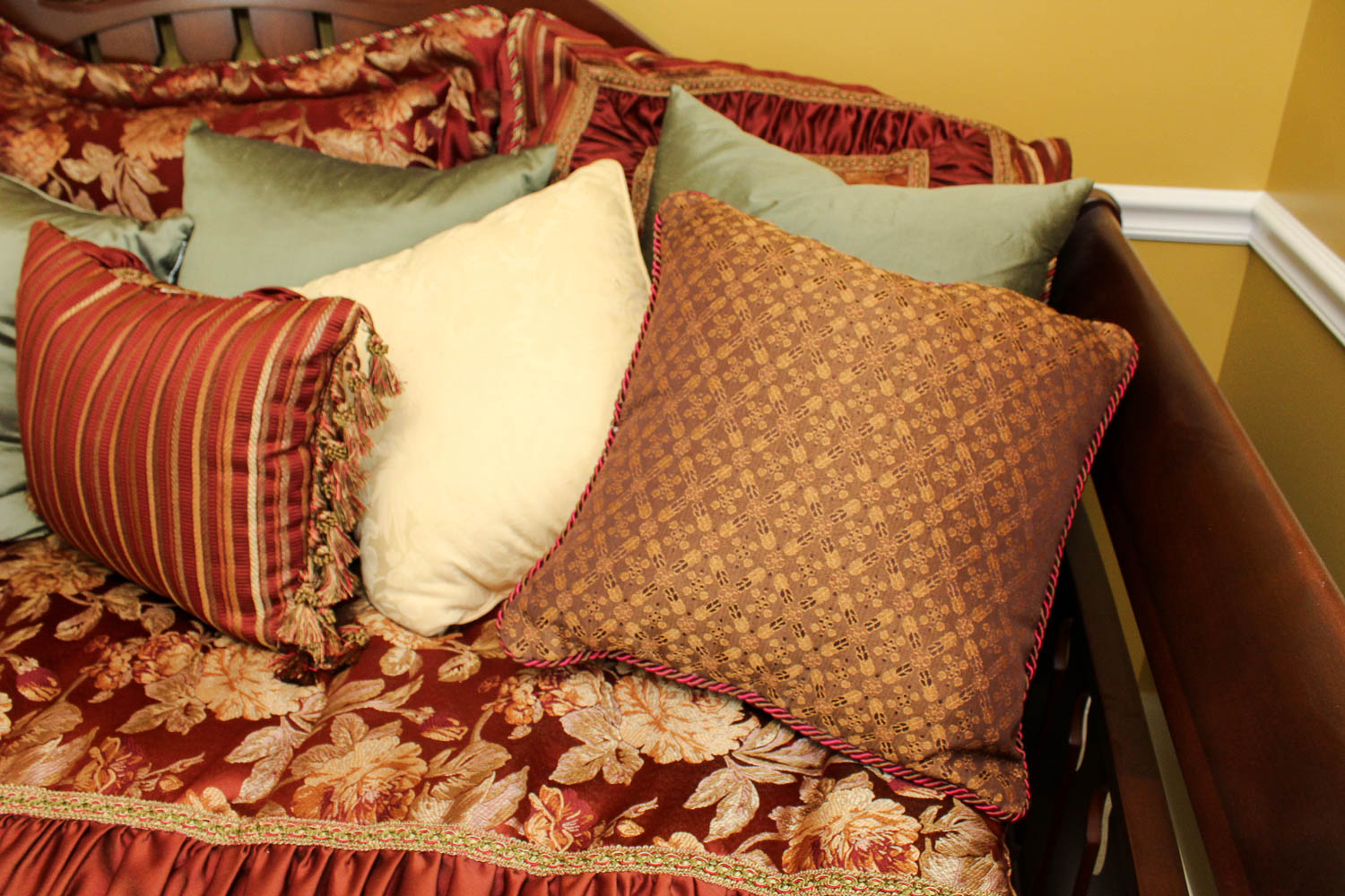 Croscil Queen Bedding