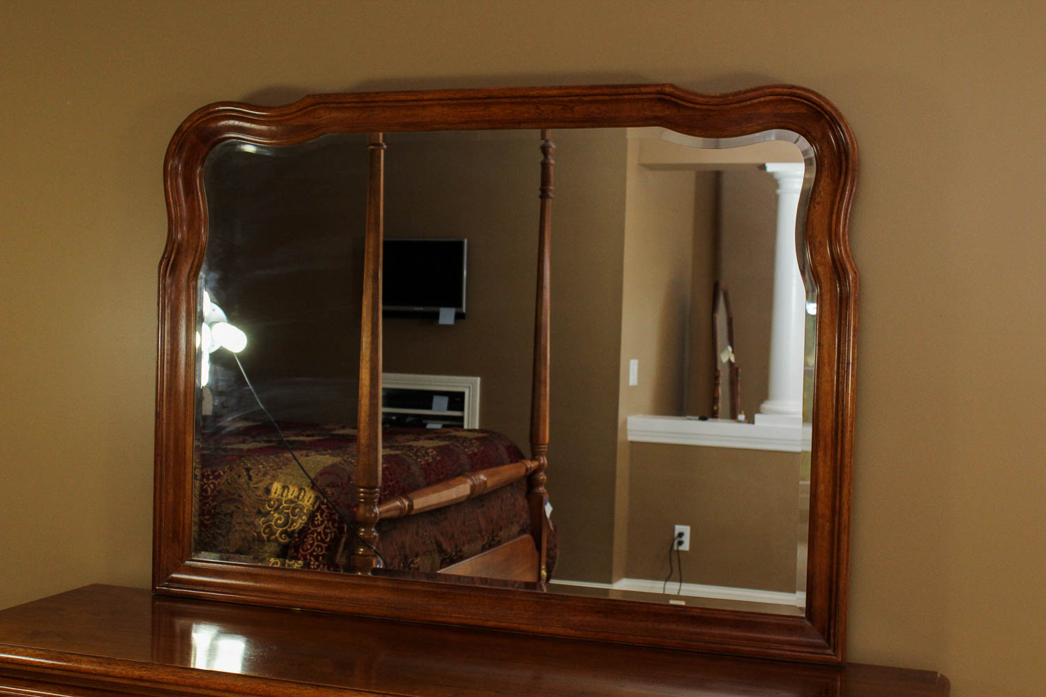 Traditional Thomasville Dresser with Mirror