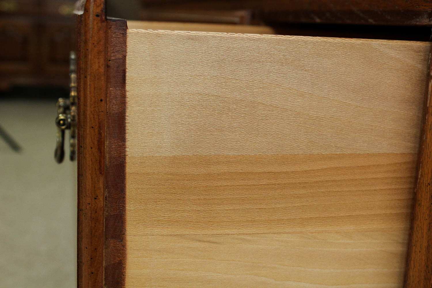 Traditional Thomasville Dresser with Mirror