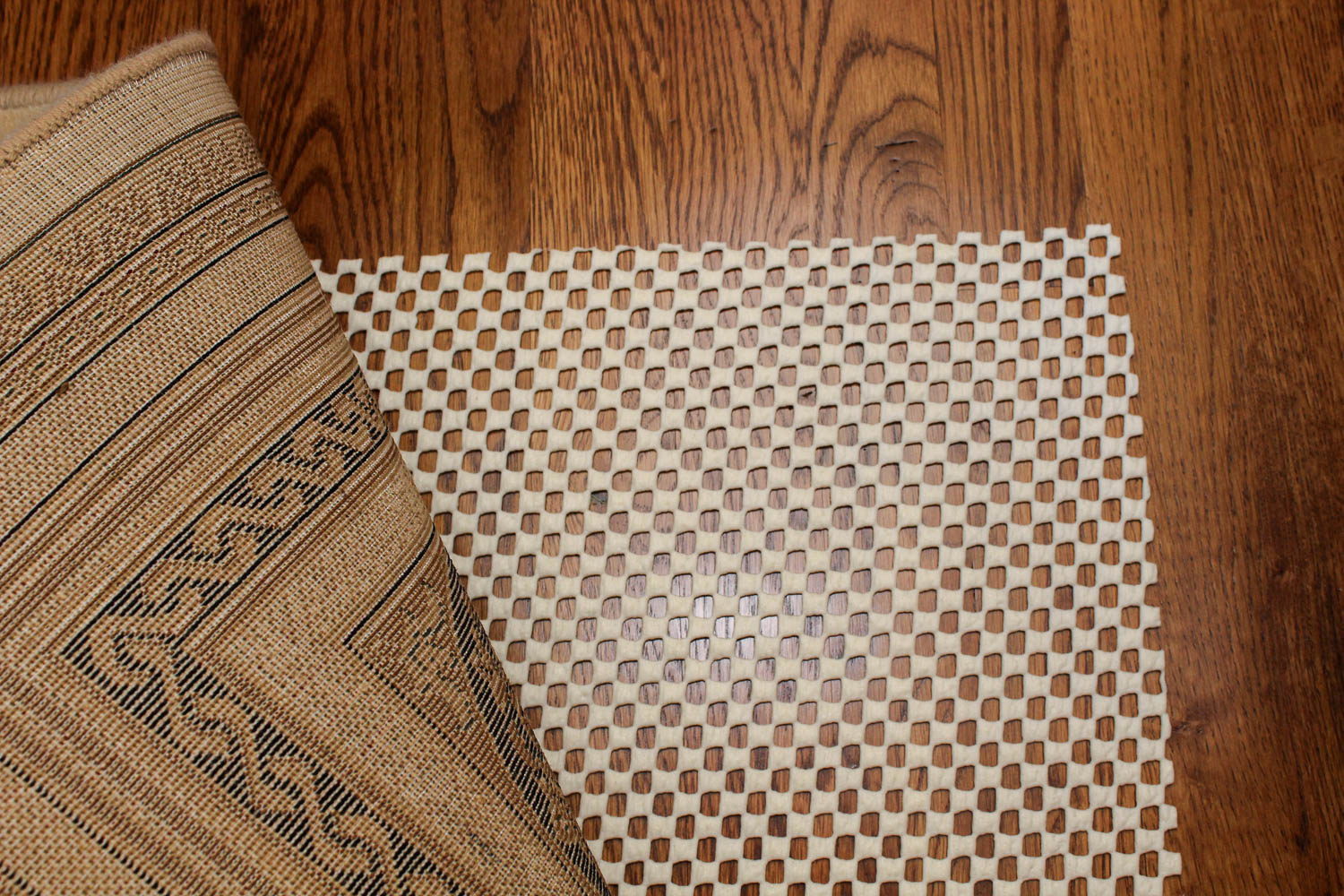 Machine Woven Classical "Chateaux" Area Rug