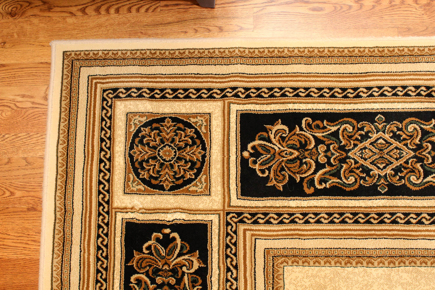 Machine Woven Classical "Chateaux" Area Rug