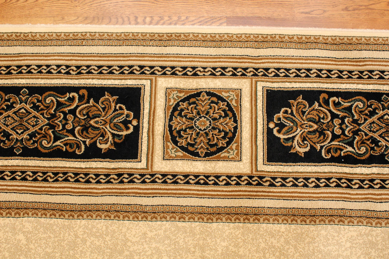 Machine Woven Classical "Chateaux" Area Rug